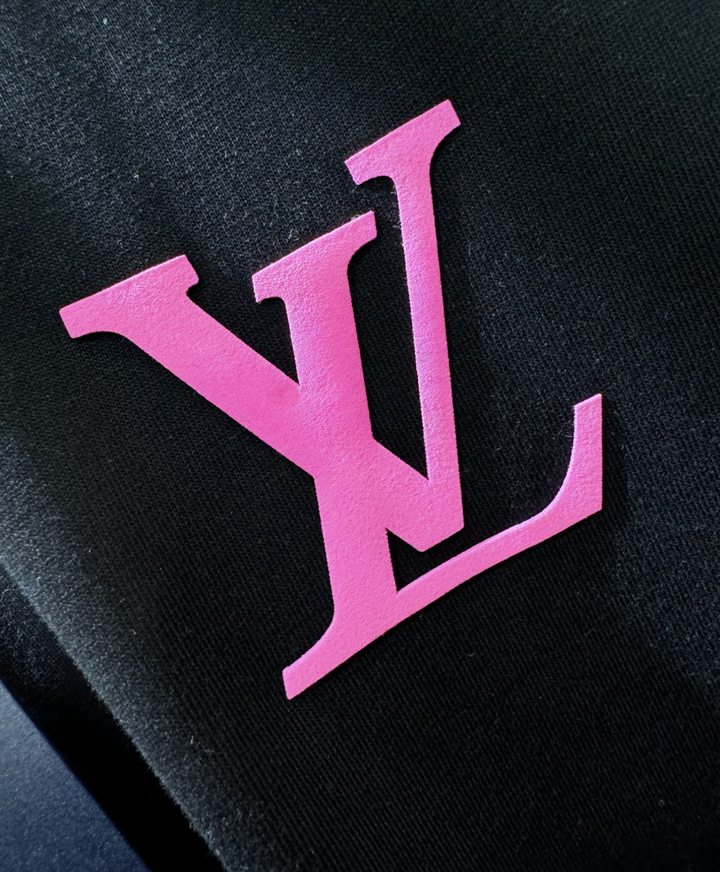  LV路易威登 2025春夏新款短袖T恤！走秀图案时尚休闲短袖T恤衫！设计logo设计！极具设计精选客供