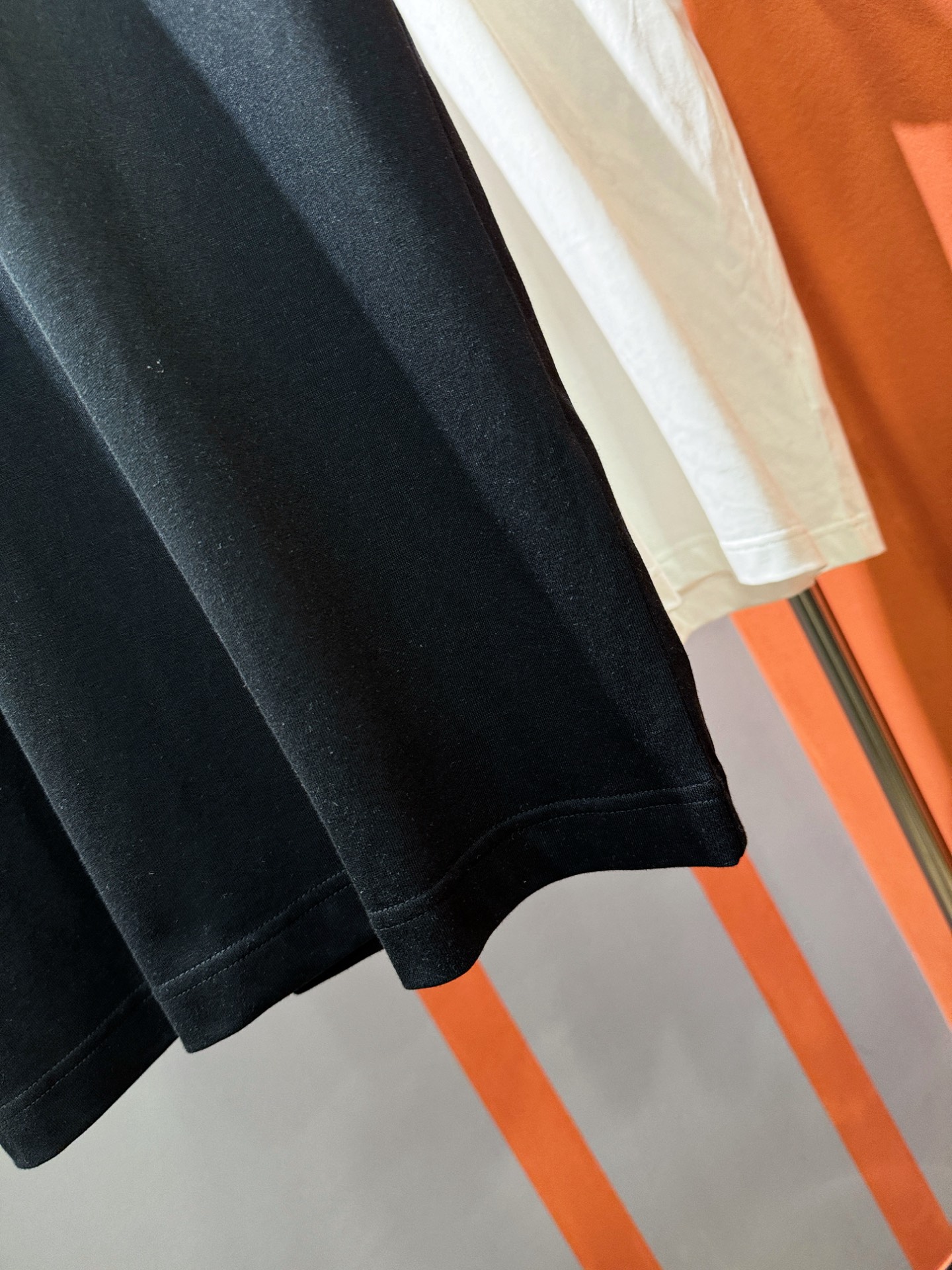  LV路易威登 2025春夏新款短袖T恤！走秀图案时尚休闲短袖T恤衫！设计logo设计！极具设计精选客供