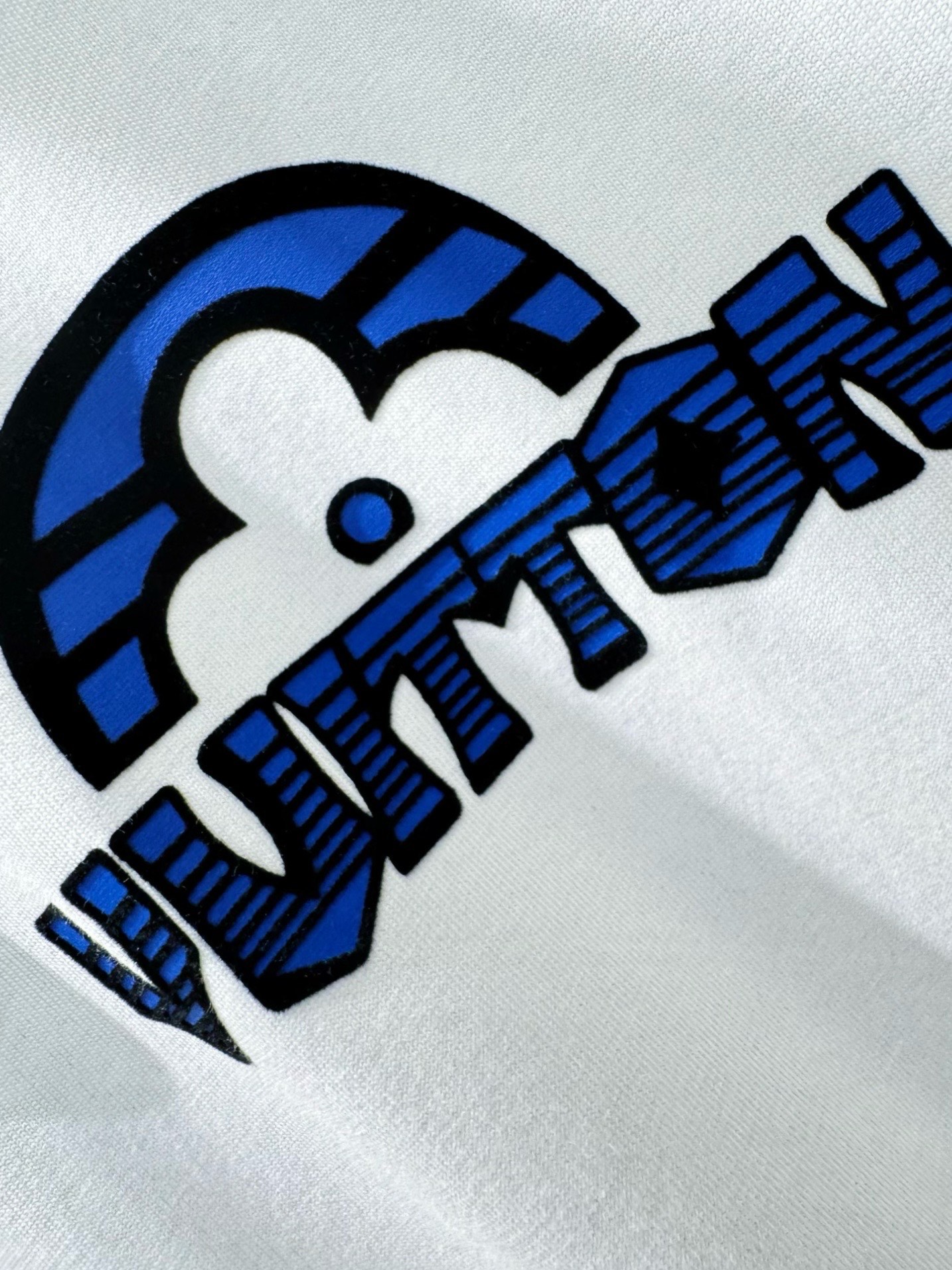  LV路易威登 2025春夏新款短袖T恤！走秀图案时尚休闲短袖T恤衫！设计logo设计！极具设计精选客供