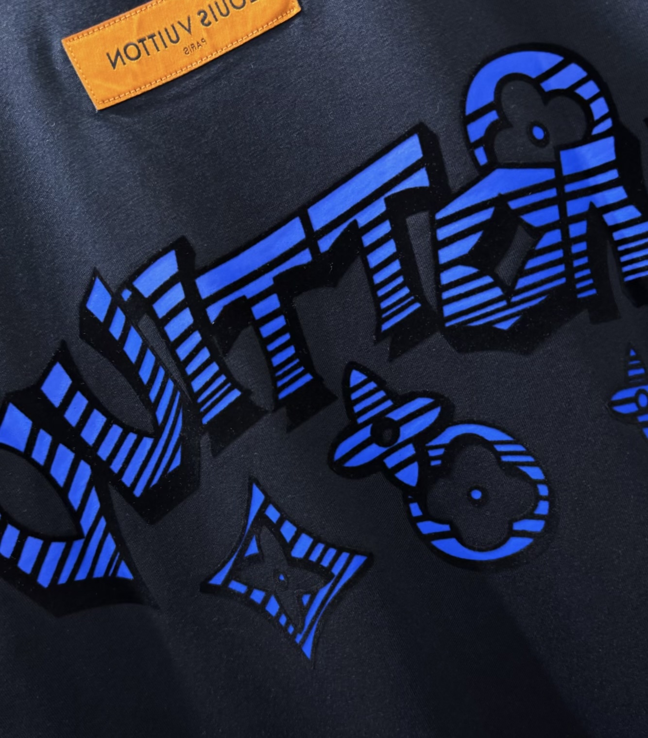  LV路易威登 2025春夏新款短袖T恤！走秀图案时尚休闲短袖T恤衫！设计logo设计！极具设计精选客供