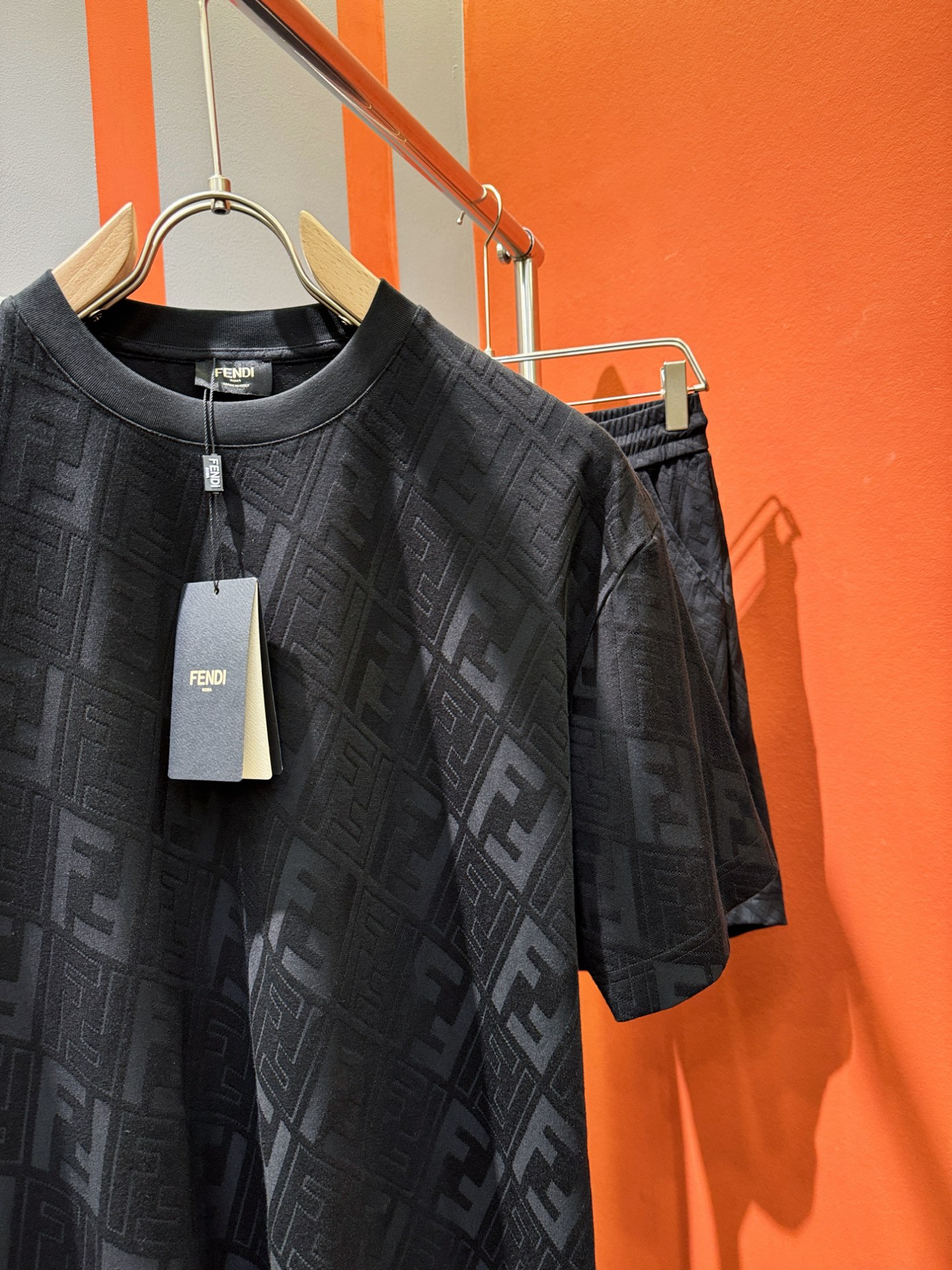  套装 FENDI芬迪 2025新款休闲套装，细节精致高级，高级感满满。定制高端面料，上身挺括有型，舒适