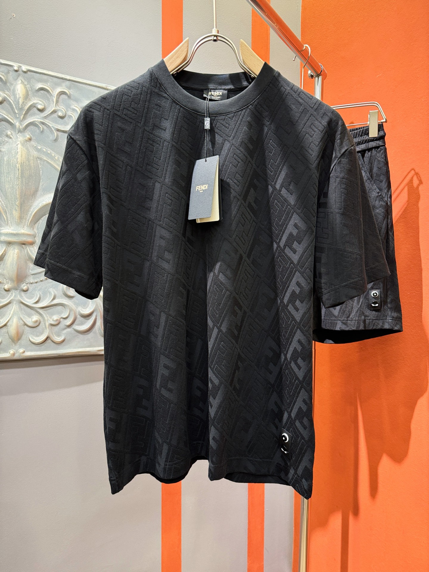  套装 FENDI芬迪 2025新款休闲套装，细节精致高级，高级感满满。定制高端面料，上身挺括有型，舒适