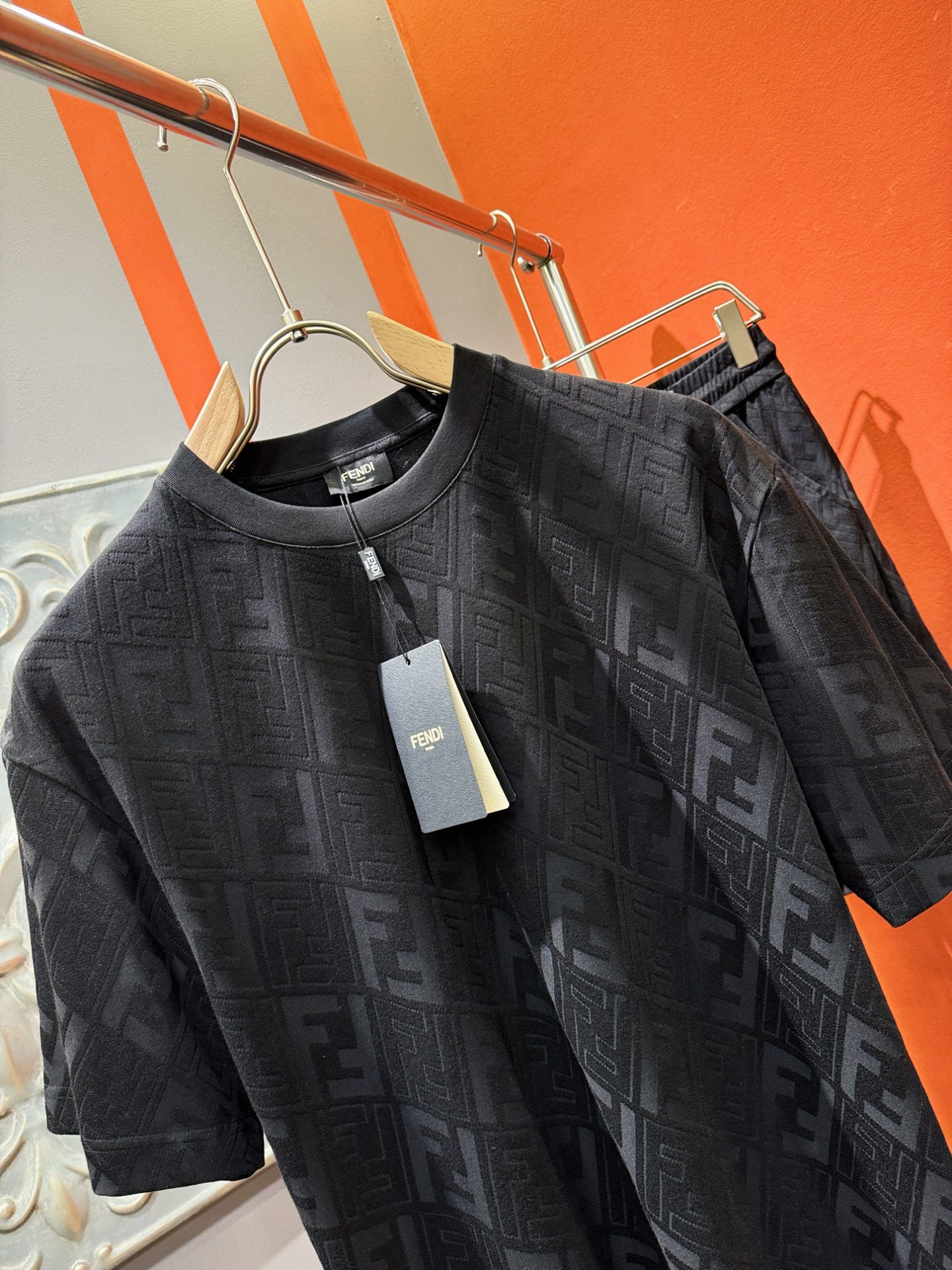  套装 FENDI芬迪 2025新款休闲套装，细节精致高级，高级感满满。定制高端面料，上身挺括有型，舒适