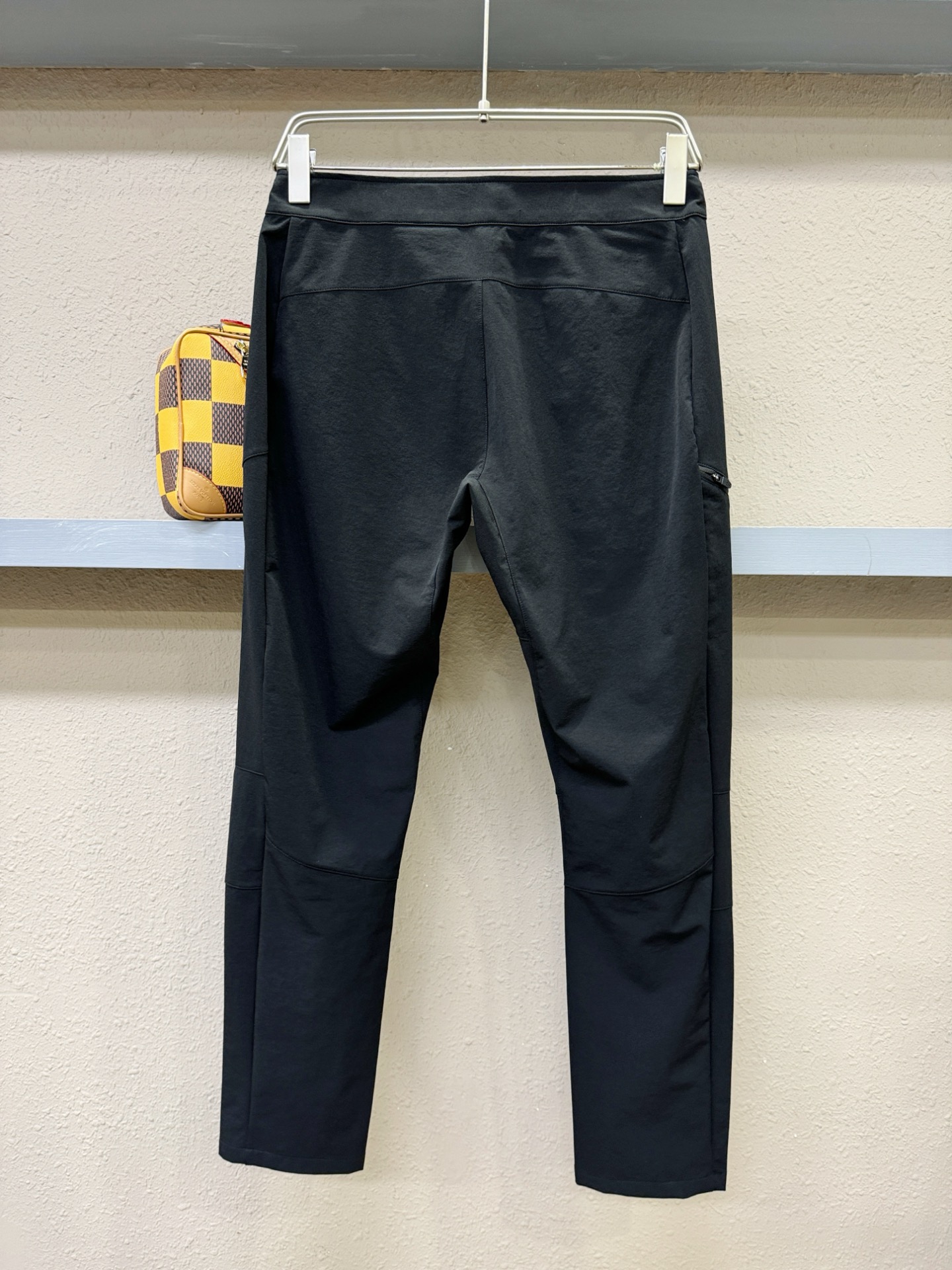  ARC‘TERYX/始祖鸟  2025新品爆款休闲裤，选用欧洲防晒面料，柔软舒适有质感，原版五金配件，