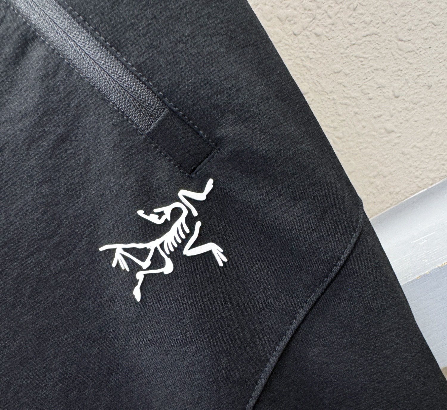  ARC‘TERYX/始祖鸟  2025新品爆款休闲裤，选用欧洲防晒面料，柔软舒适有质感，原版五金配件，