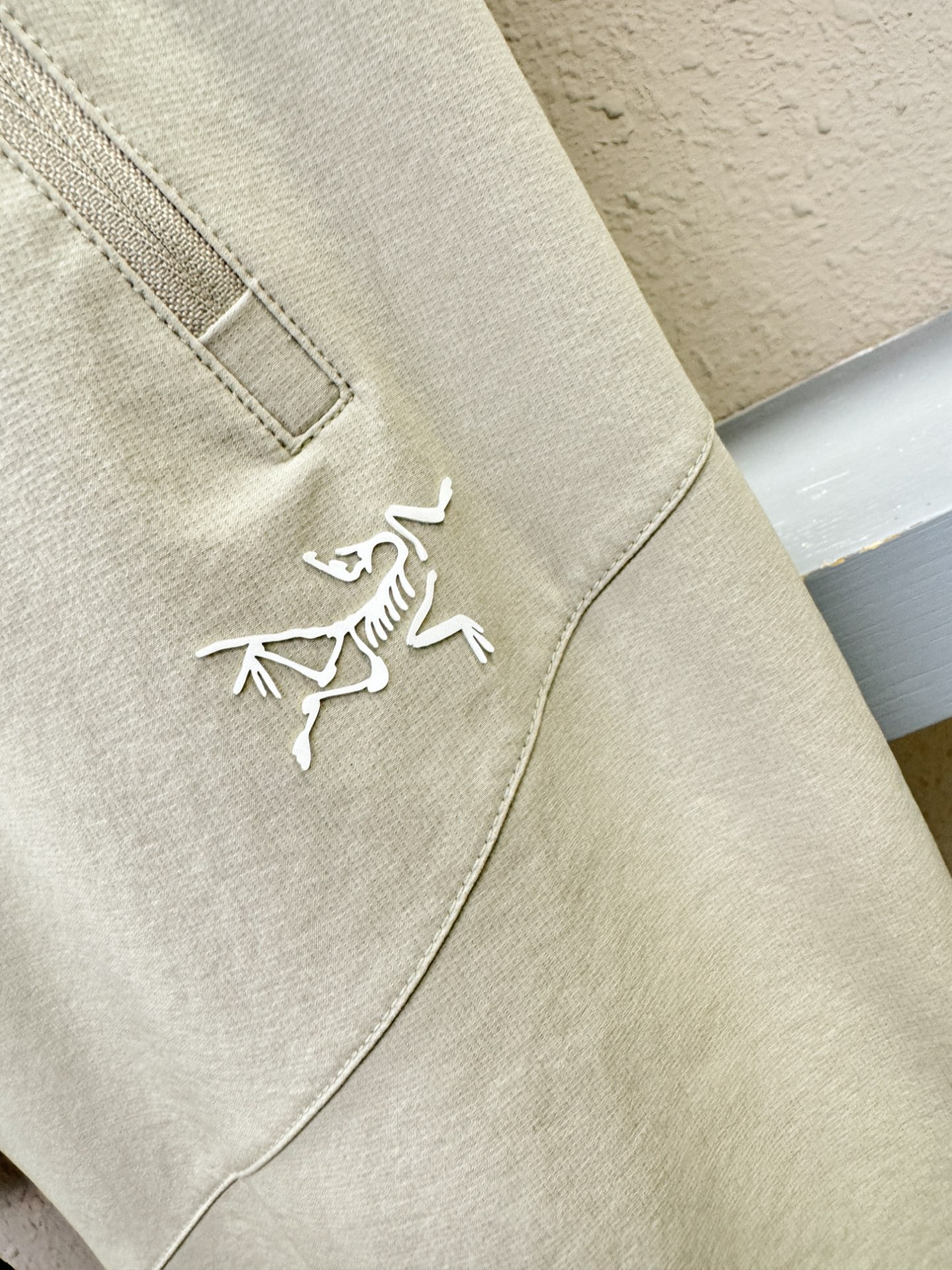  ARC‘TERYX/始祖鸟  2025新品爆款休闲裤，选用欧洲防晒面料，柔软舒适有质感，原版五金配件，