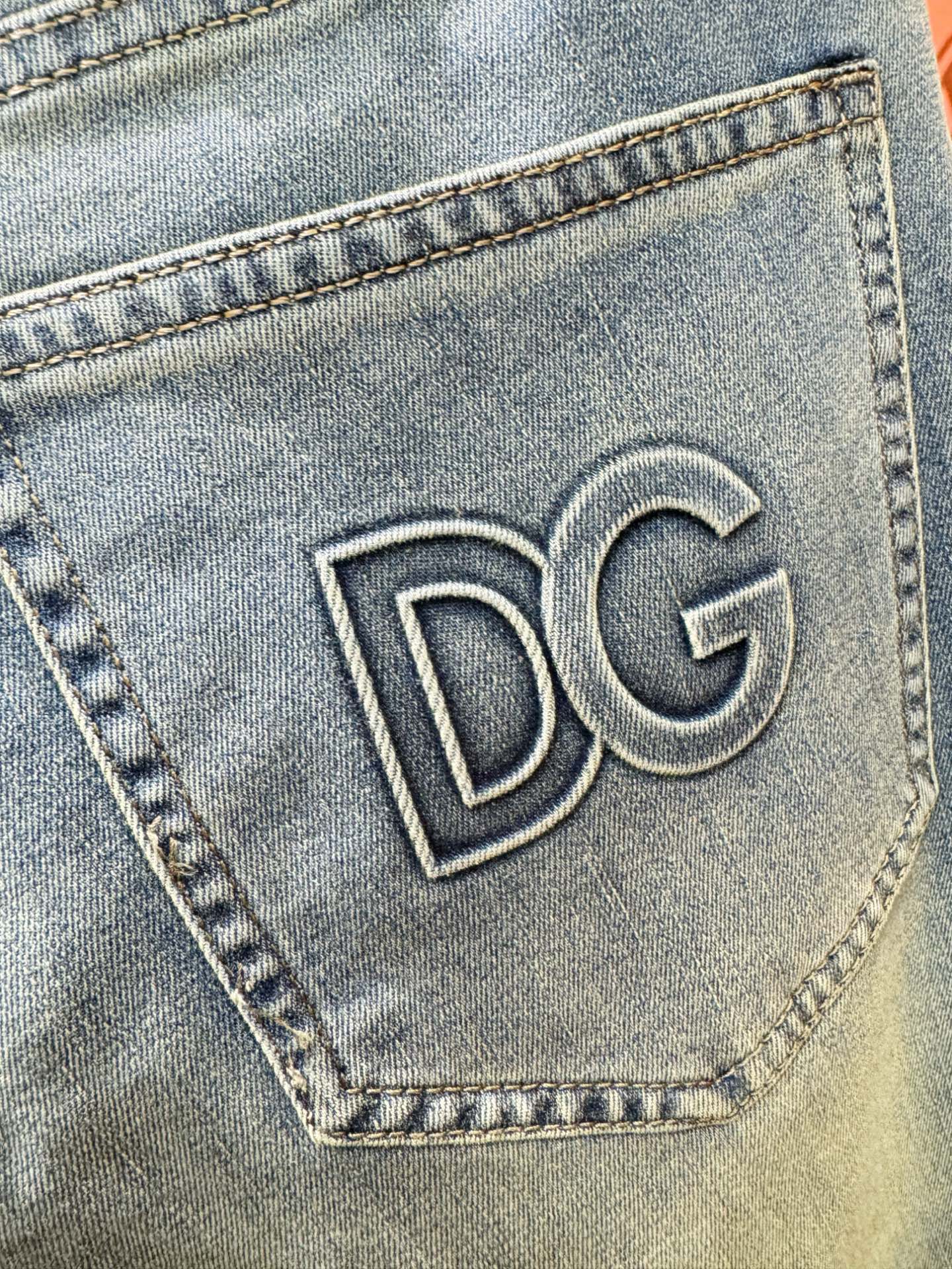  DG 原单牛仔裤 2025新品，原版牛仔裤 原版重工打造，品牌经典LOGO设计，三标齐全！原版五金辅料