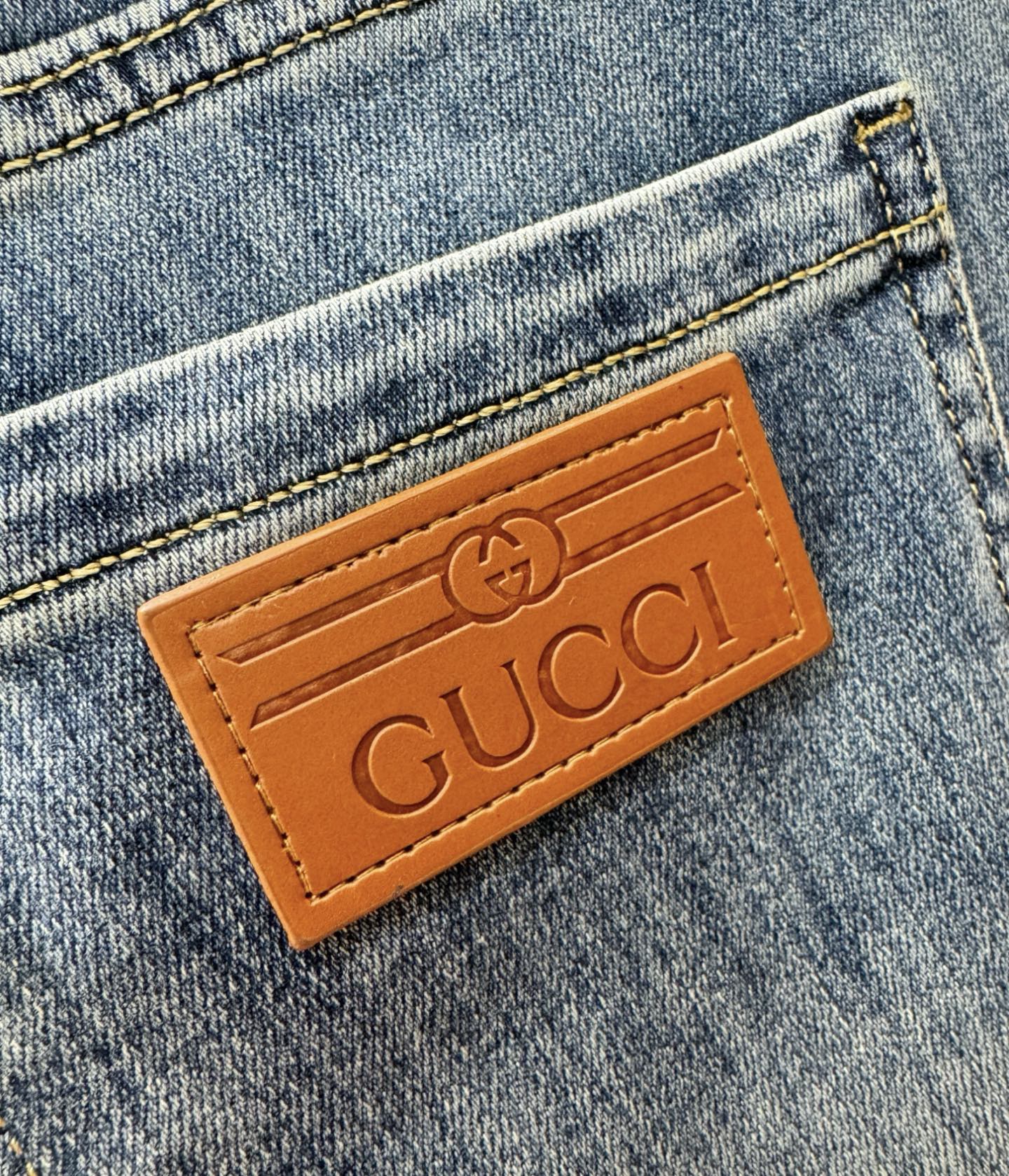  Gucci古奇 原单牛仔裤 2025新品，原版牛仔裤 原版重工打造，品牌经典LOGO设计，三标齐全！原