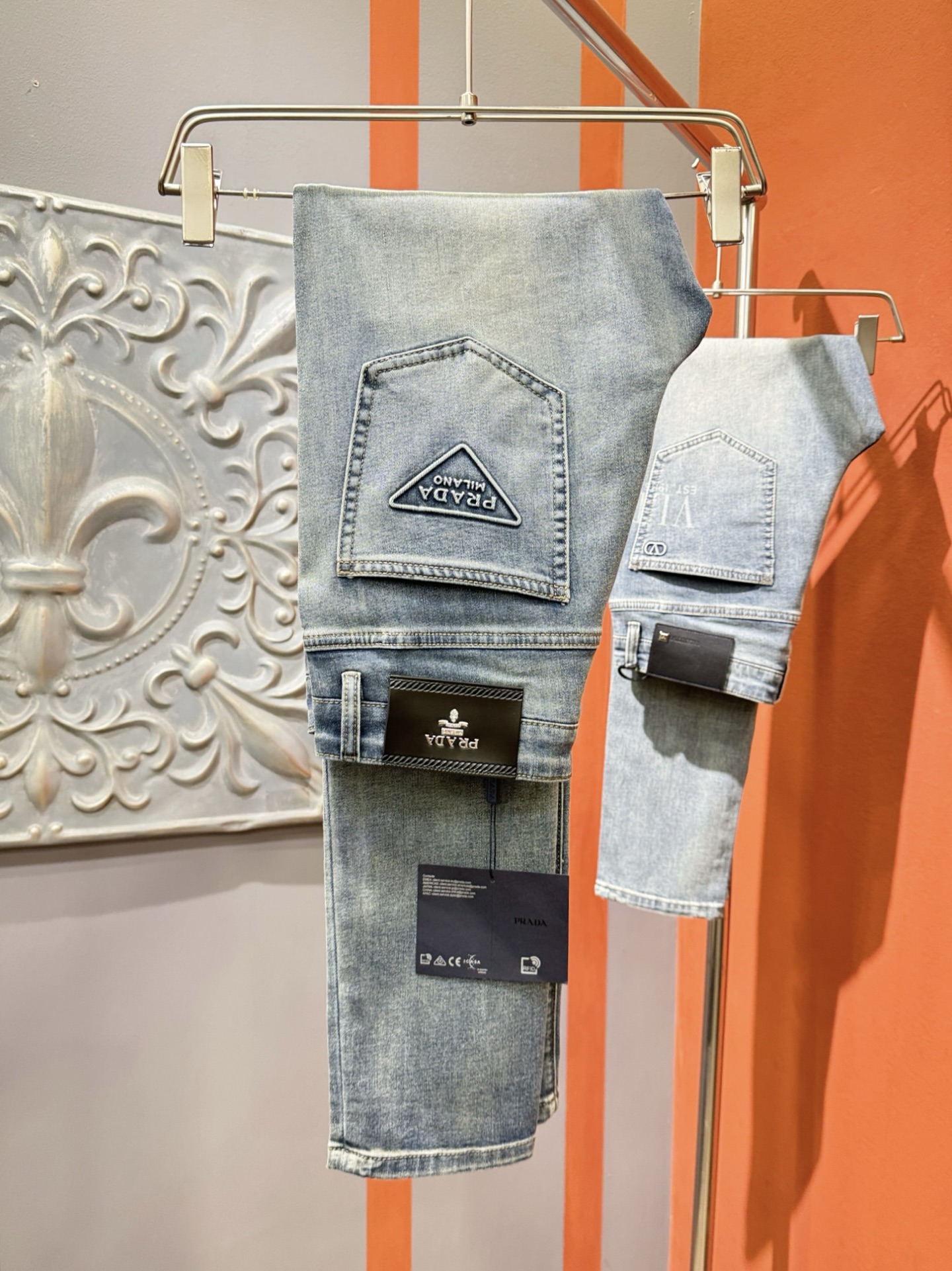  PRADA 普拉达 原单牛仔裤 2025新品，原版牛仔裤 原版重工打造，品牌经典LOGO设计，三标齐全