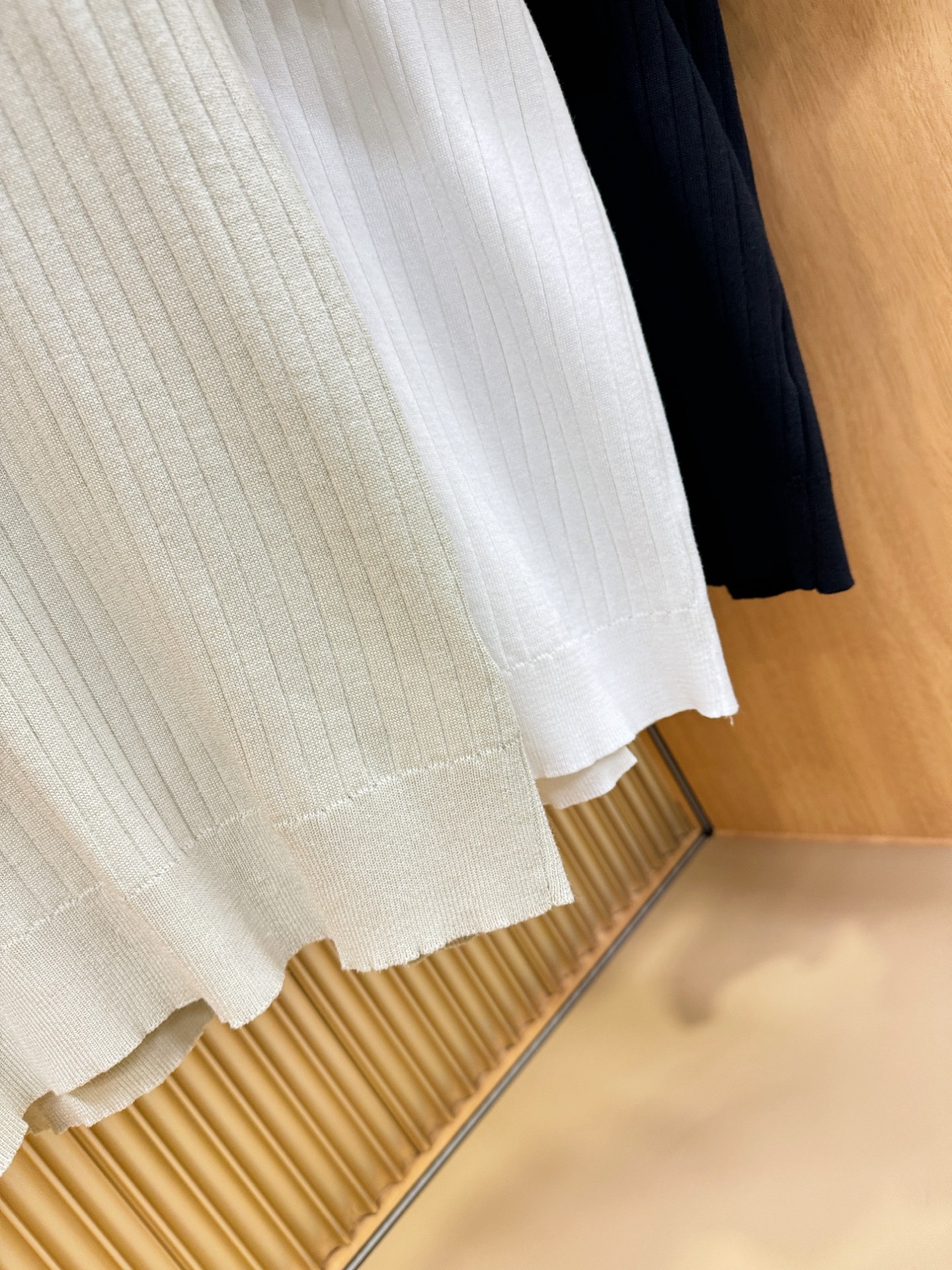 Loro Piana诺悠翩雅 2025春夏新品针织短袖，进口针织面料，手感柔软。顶级进口私货，时尚设计潮