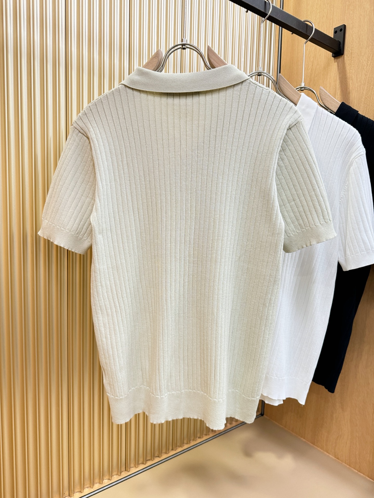 Loro Piana诺悠翩雅 2025春夏新品针织短袖，进口针织面料，手感柔软。顶级进口私货，时尚设计潮