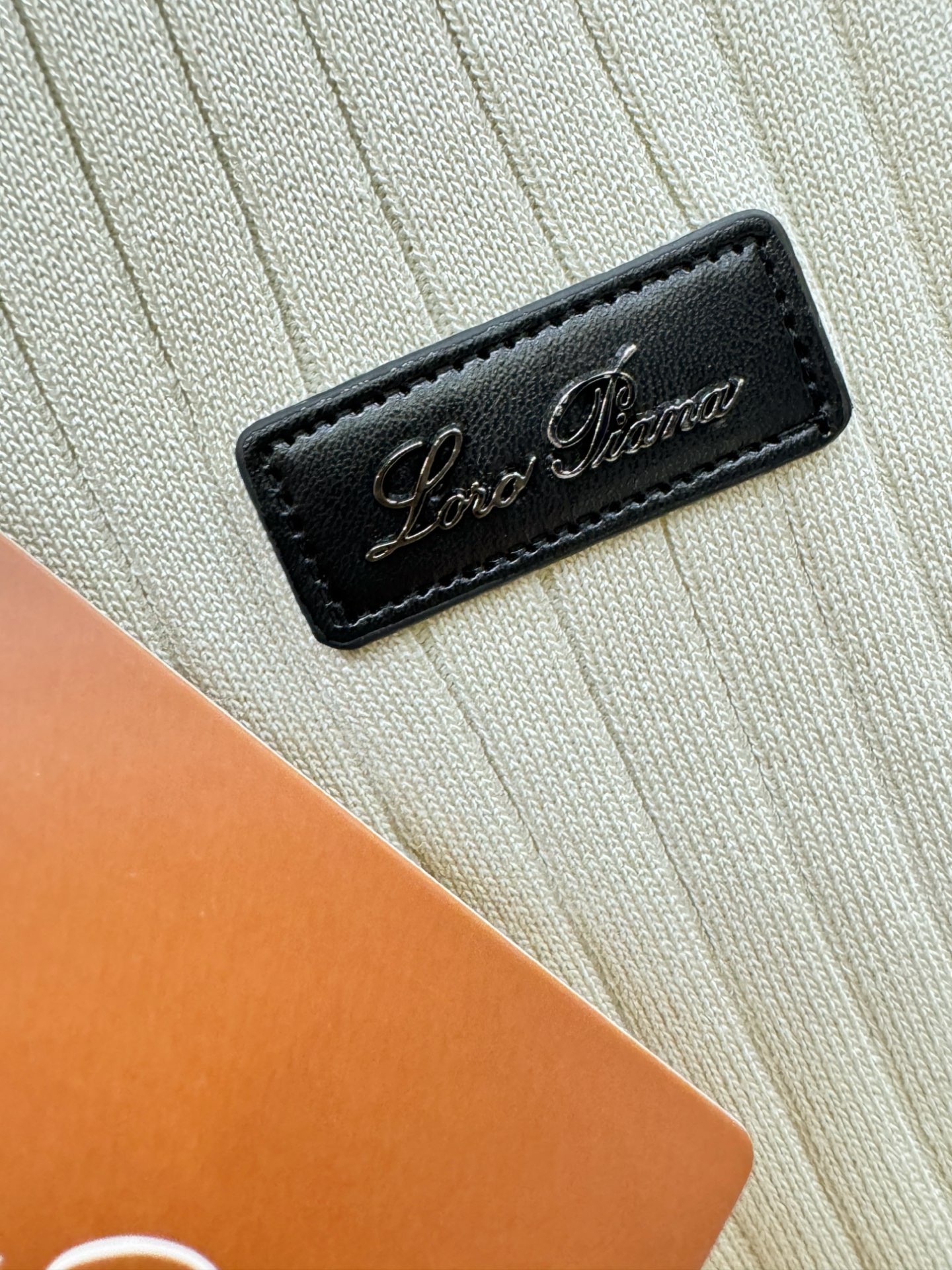 Loro Piana诺悠翩雅 2025春夏新品针织短袖，进口针织面料，手感柔软。顶级进口私货，时尚设计潮