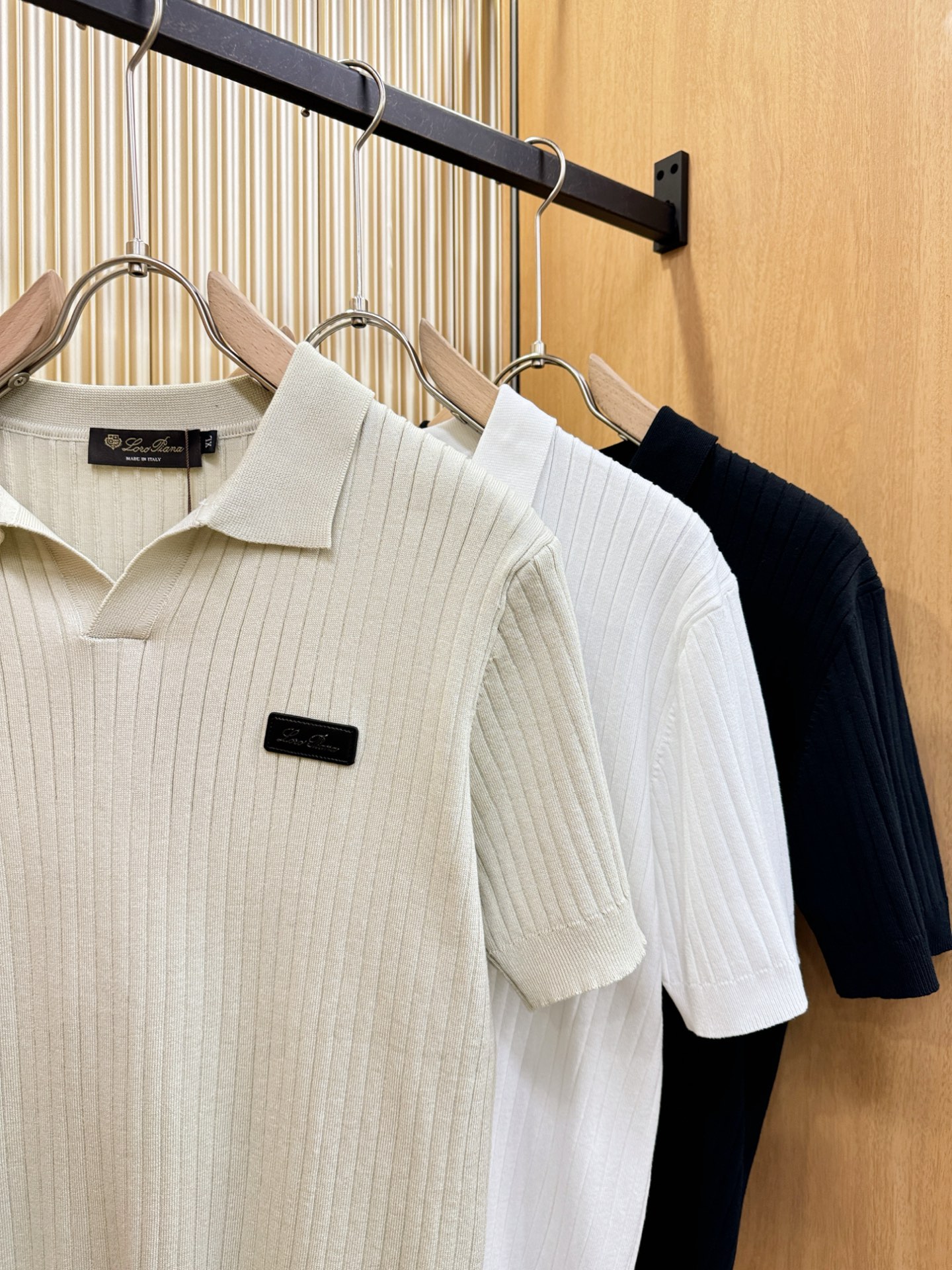 Loro Piana诺悠翩雅 2025春夏新品针织短袖，进口针织面料，手感柔软。顶级进口私货，时尚设计潮