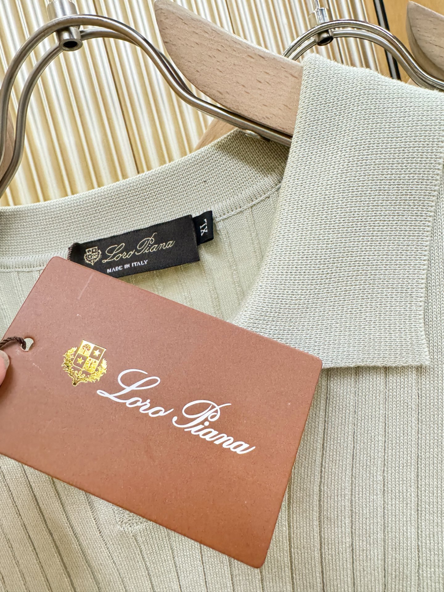 Loro Piana诺悠翩雅 2025春夏新品针织短袖，进口针织面料，手感柔软。顶级进口私货，时尚设计潮