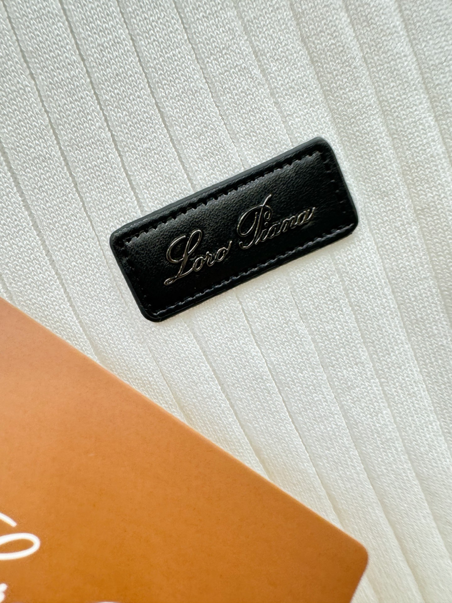 Loro Piana诺悠翩雅 2025春夏新品针织短袖，进口针织面料，手感柔软。顶级进口私货，时尚设计潮