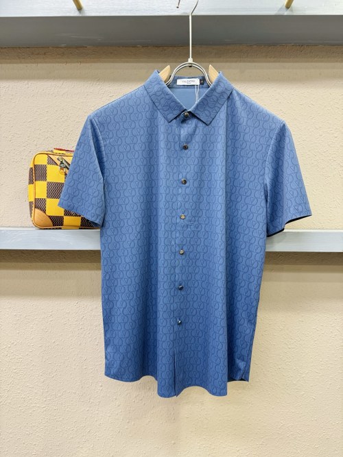 Valentino Camisa de Manga Corta con Estampado Clásico para Hombre 1 Valentino Camisa de Manga Corta con Estampado Clásico para Hombre