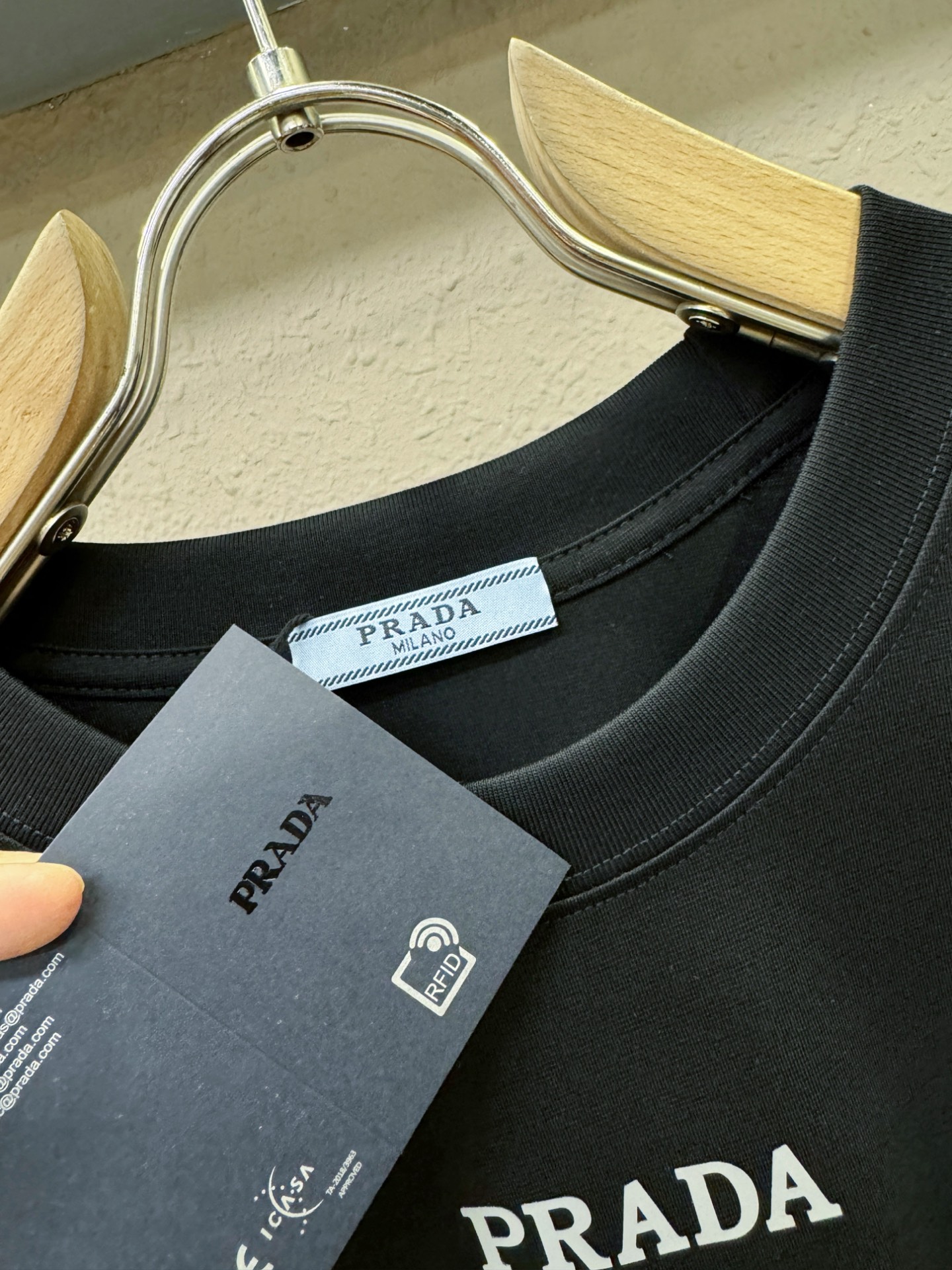 Prada Classic Logo T-Shirt | Soft Fabric, Premium Quality, Fashion Design 9 i1749382867394 9565 0 7