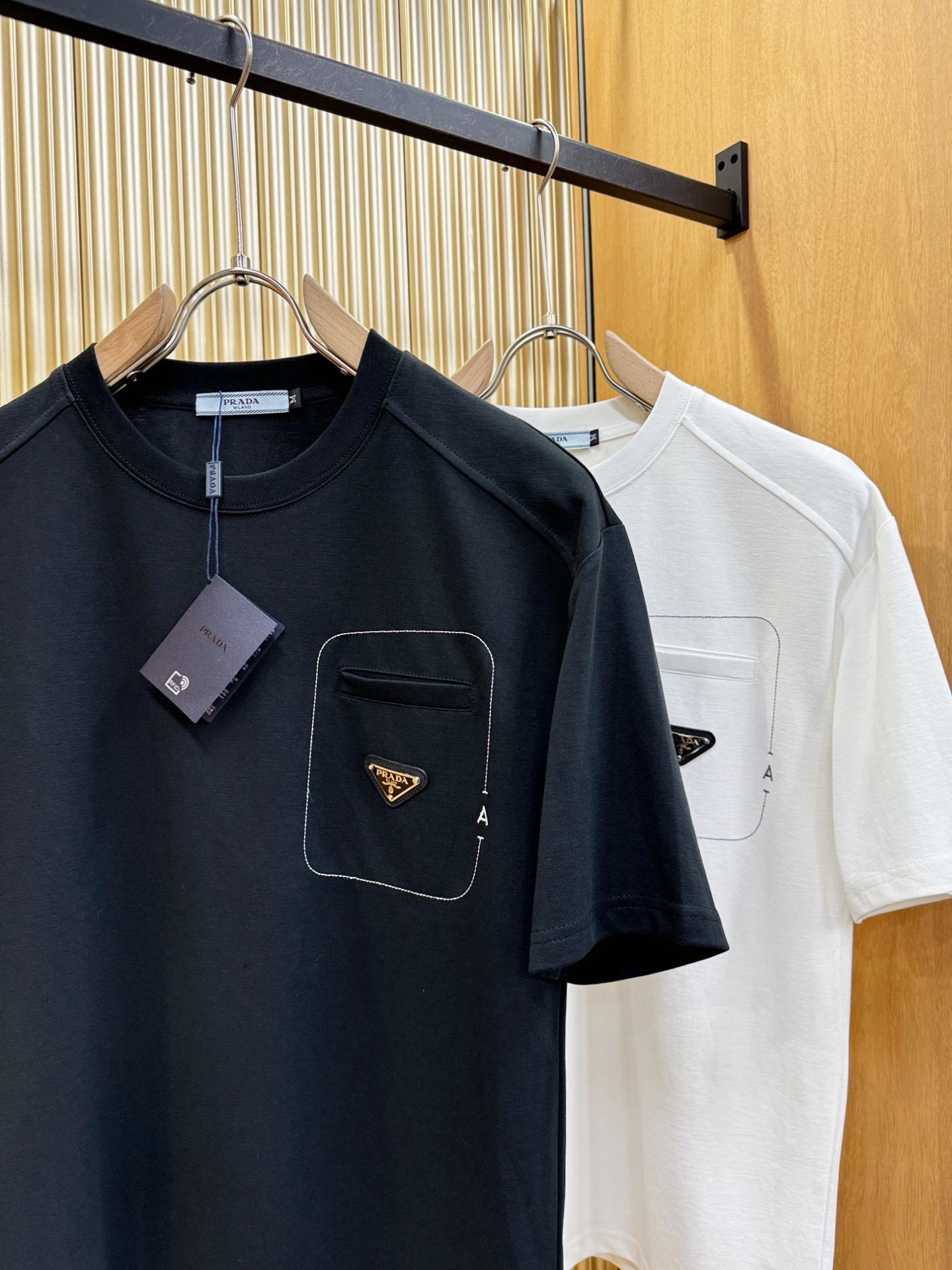 Prada 2025 New Men's Short Sleeve T-Shirt Top Quality Black and White 4 i1749383234817 5534 0 2