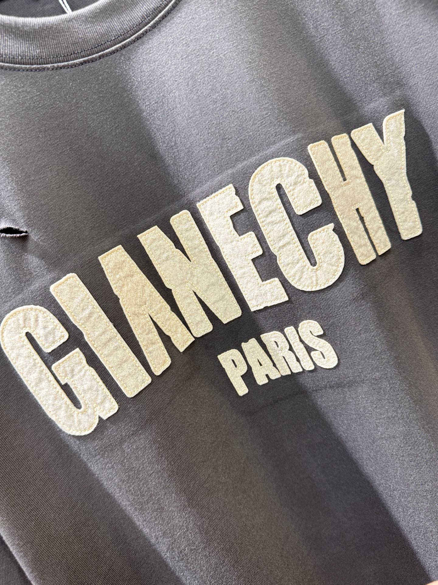  (最大可穿240斤) Givenchy 纪梵希 2025春夏新款短袖T恤！走秀图案时尚休闲短袖T恤衫！