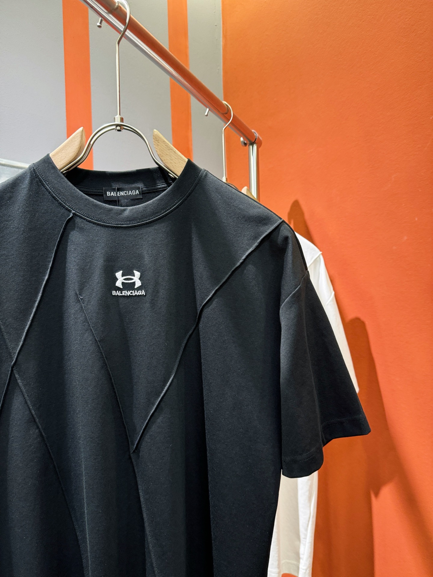  Balenciaga巴黎世家 顶级品质 2025款新品短袖！精选顶级原版面料，手感柔软。顶级进口私货，