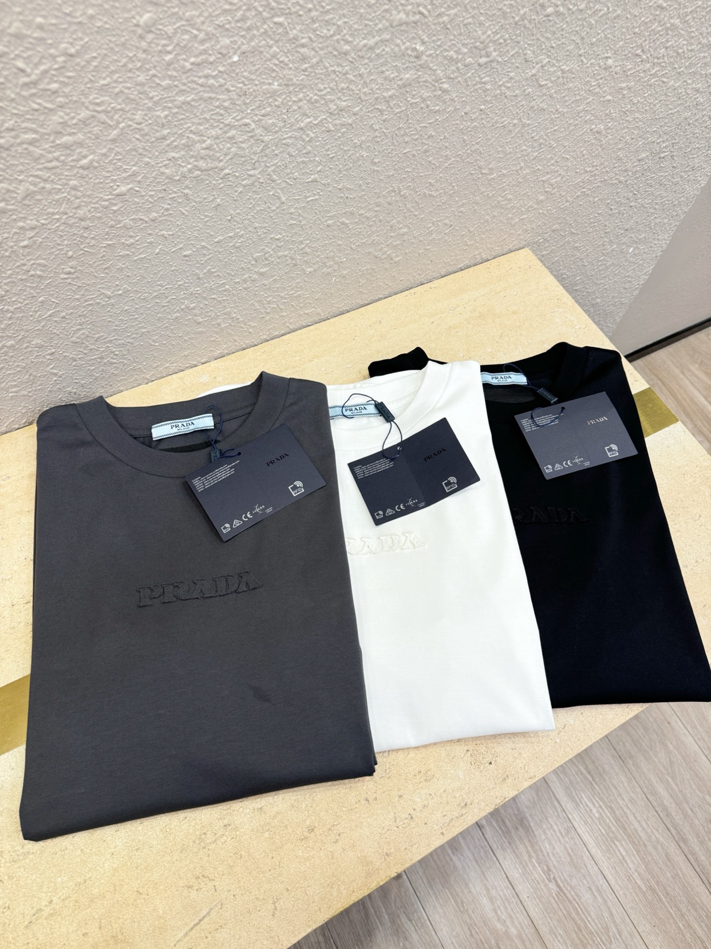  (最大可穿240斤) PRADA 普拉达 2025春夏新款短袖T恤！走秀图案时尚休闲短袖T恤衫！设计l