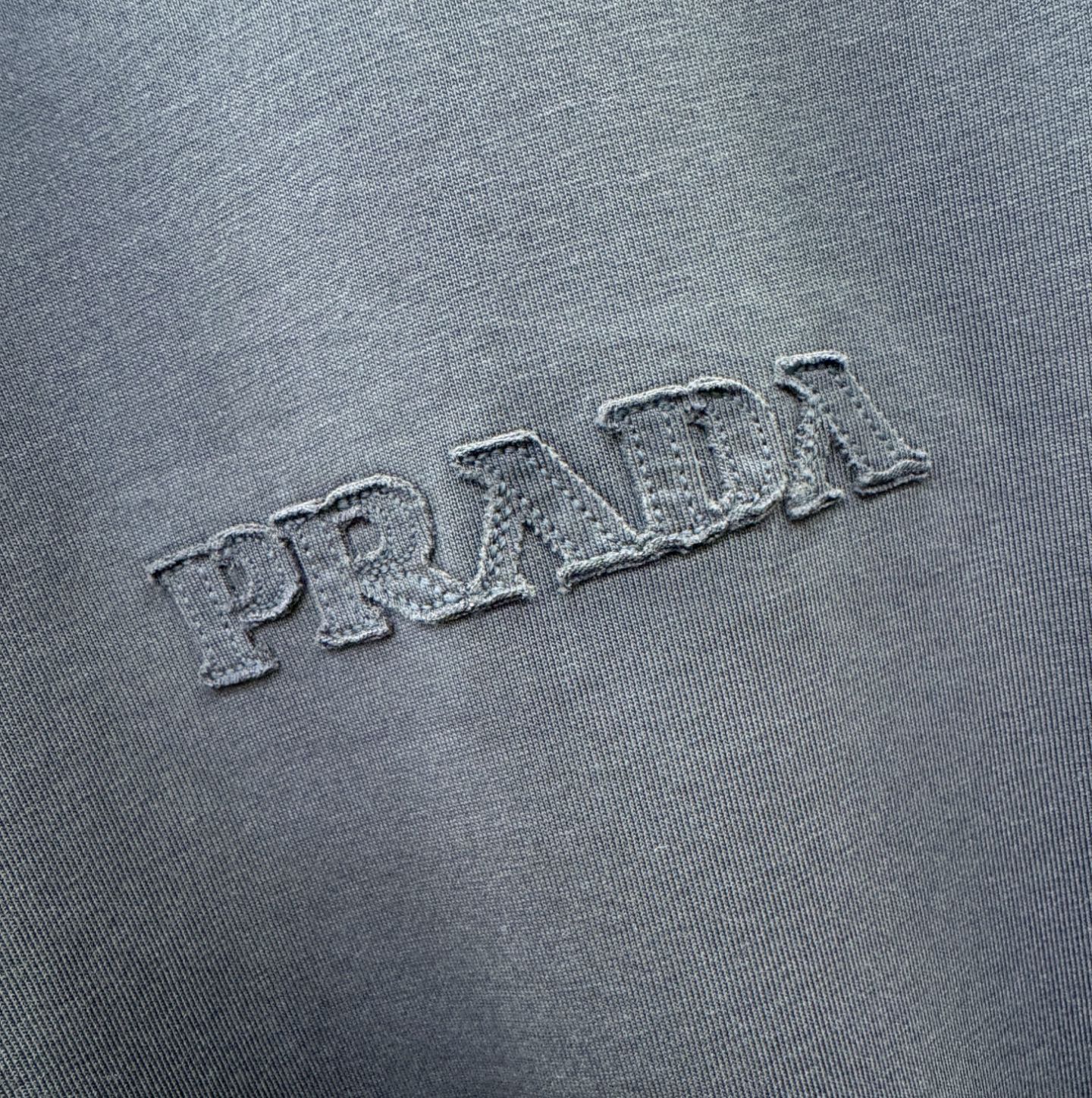  (最大可穿240斤) PRADA 普拉达 2025春夏新款短袖T恤！走秀图案时尚休闲短袖T恤衫！设计l