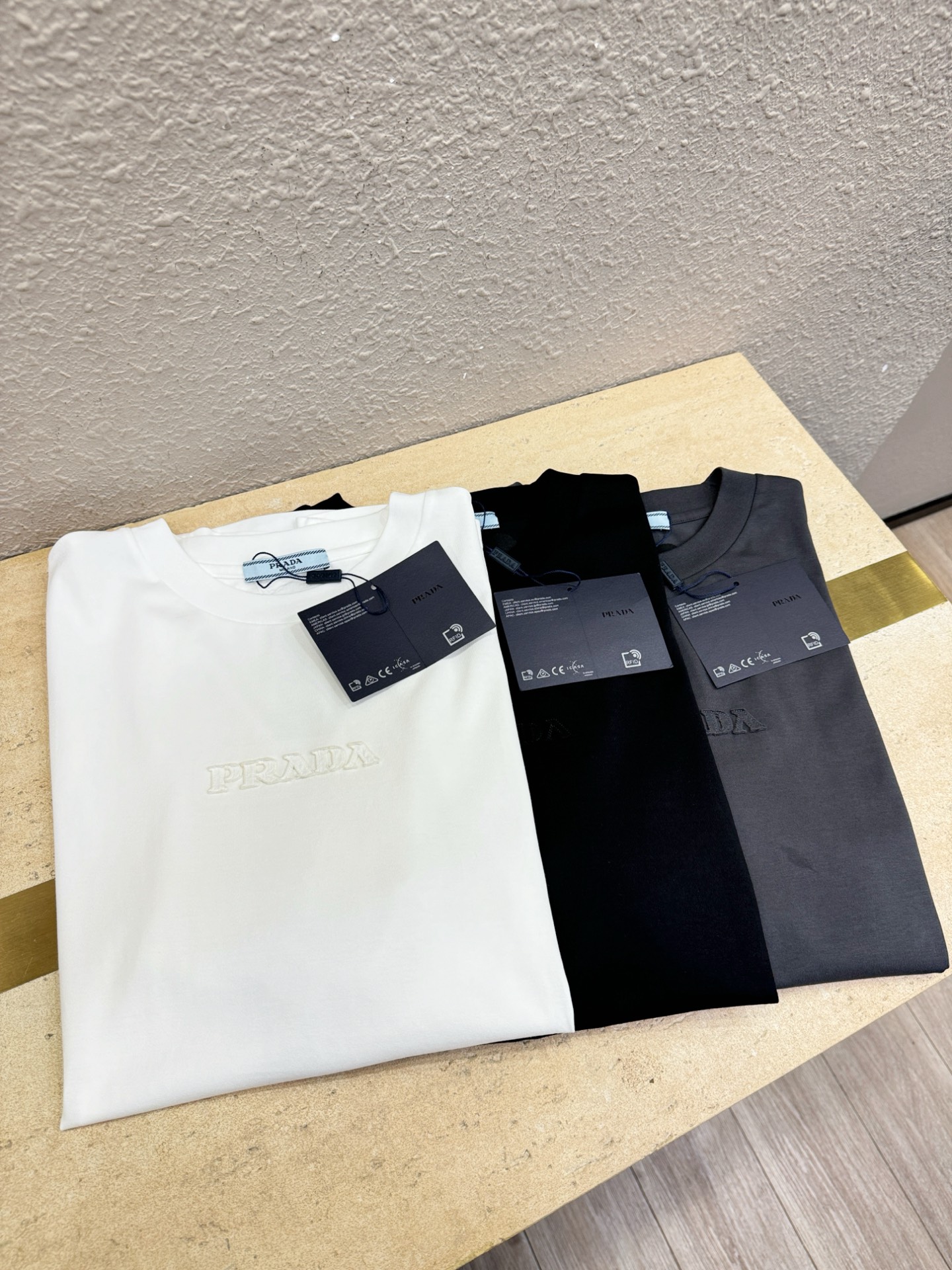  (最大可穿240斤) PRADA 普拉达 2025春夏新款短袖T恤！走秀图案时尚休闲短袖T恤衫！设计l