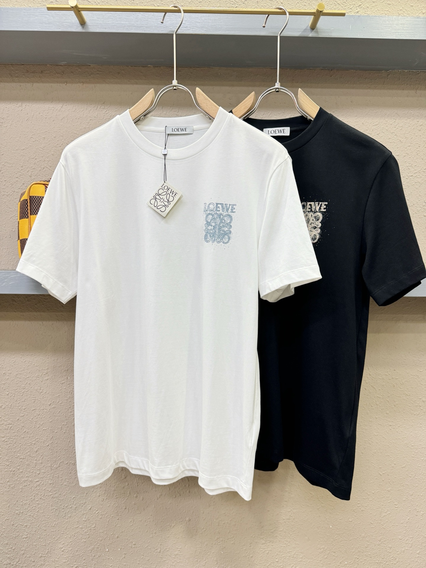  (最大可穿240斤) LOEWE罗意威 2025春夏新款短袖T恤！走秀图案时尚休闲短袖T恤衫！设计lo