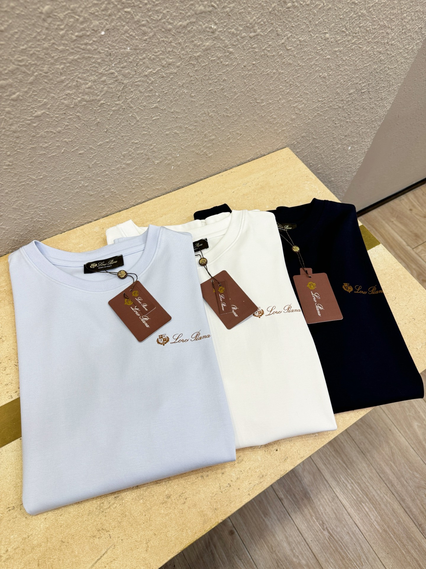  Loro Piana诺悠翩雅 顶级品质 2025款新品短袖！精选100支双面丝光棉面料，手感柔软。顶级