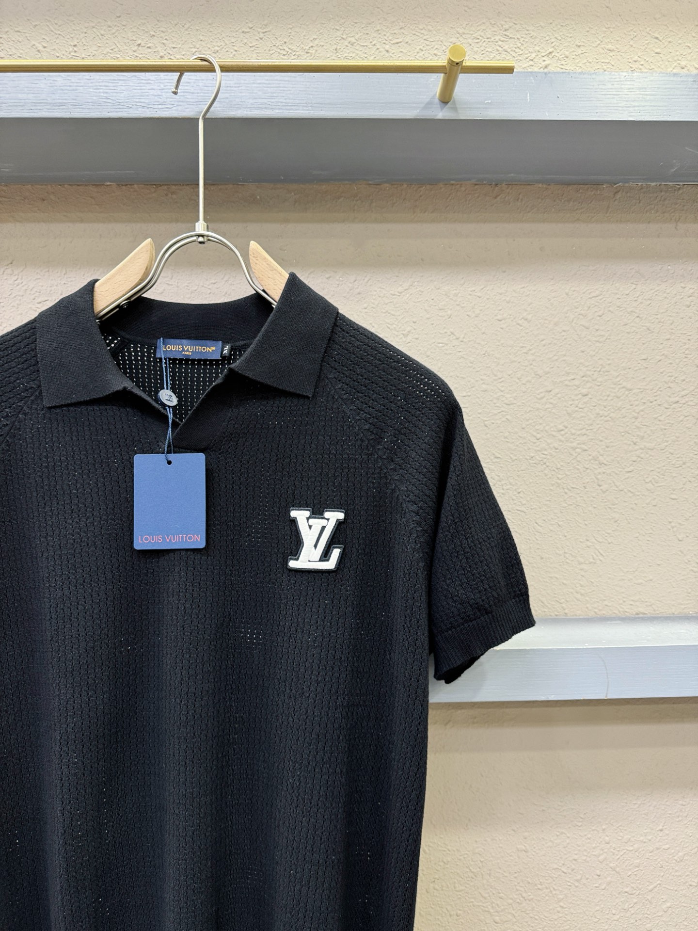  LV 2025春夏新品针织短袖，进口针织面料，手感柔软。顶级进口私货，时尚设计潮流短袖针织衫，不失奢华
