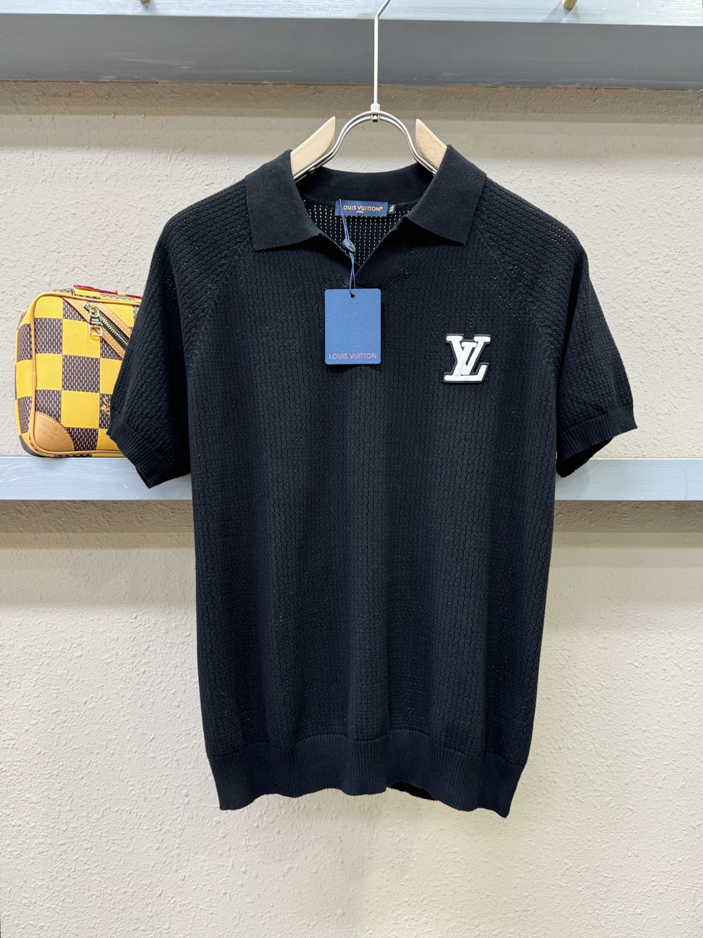  LV 2025春夏新品针织短袖，进口针织面料，手感柔软。顶级进口私货，时尚设计潮流短袖针织衫，不失奢华