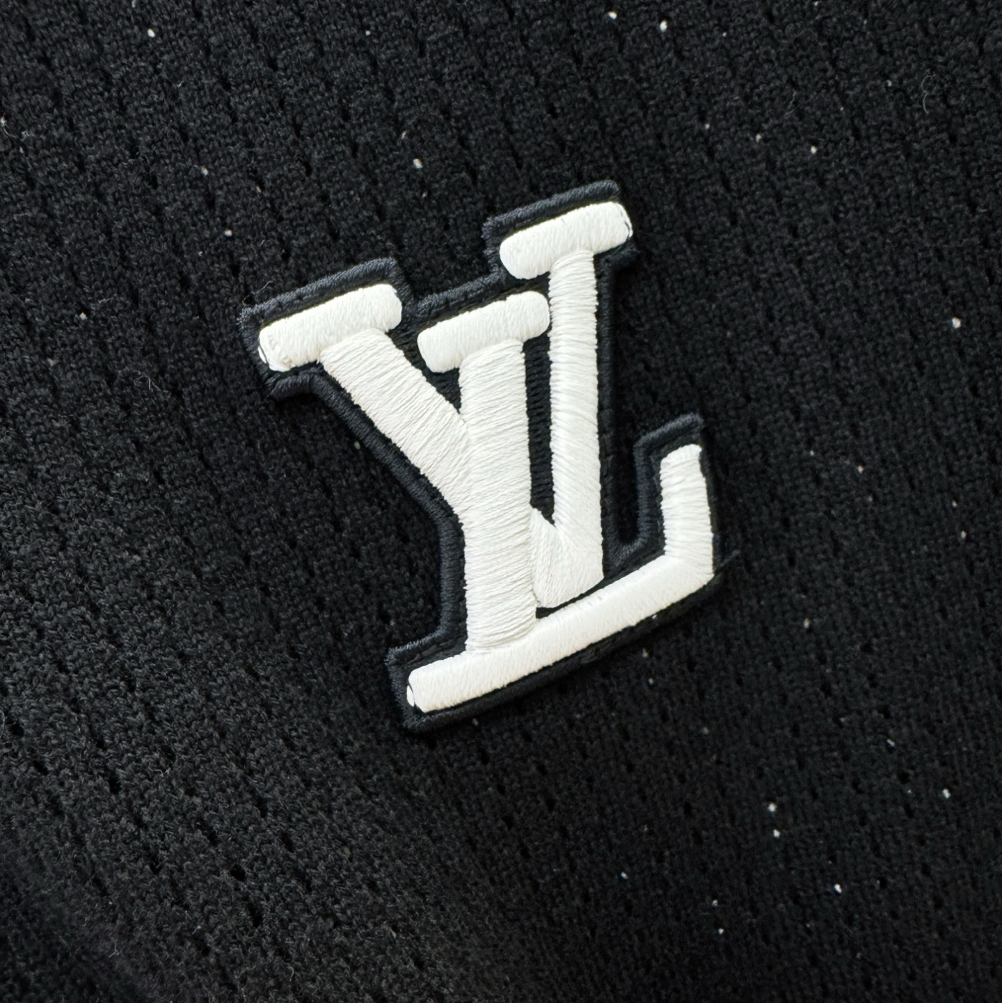  LV 2025春夏新品针织短袖，进口针织面料，手感柔软。顶级进口私货，时尚设计潮流短袖针织衫，不失奢华