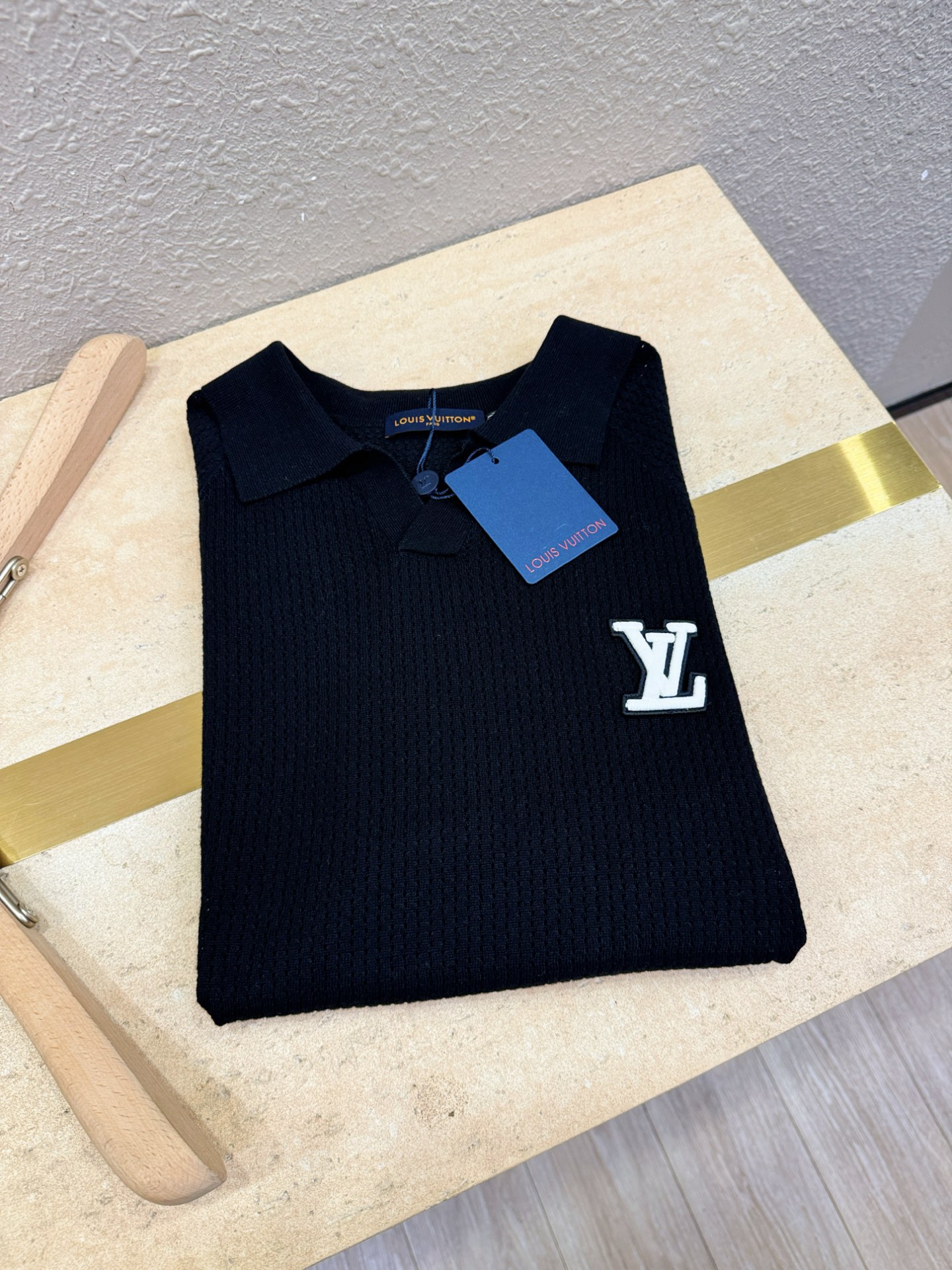  LV 2025春夏新品针织短袖，进口针织面料，手感柔软。顶级进口私货，时尚设计潮流短袖针织衫，不失奢华