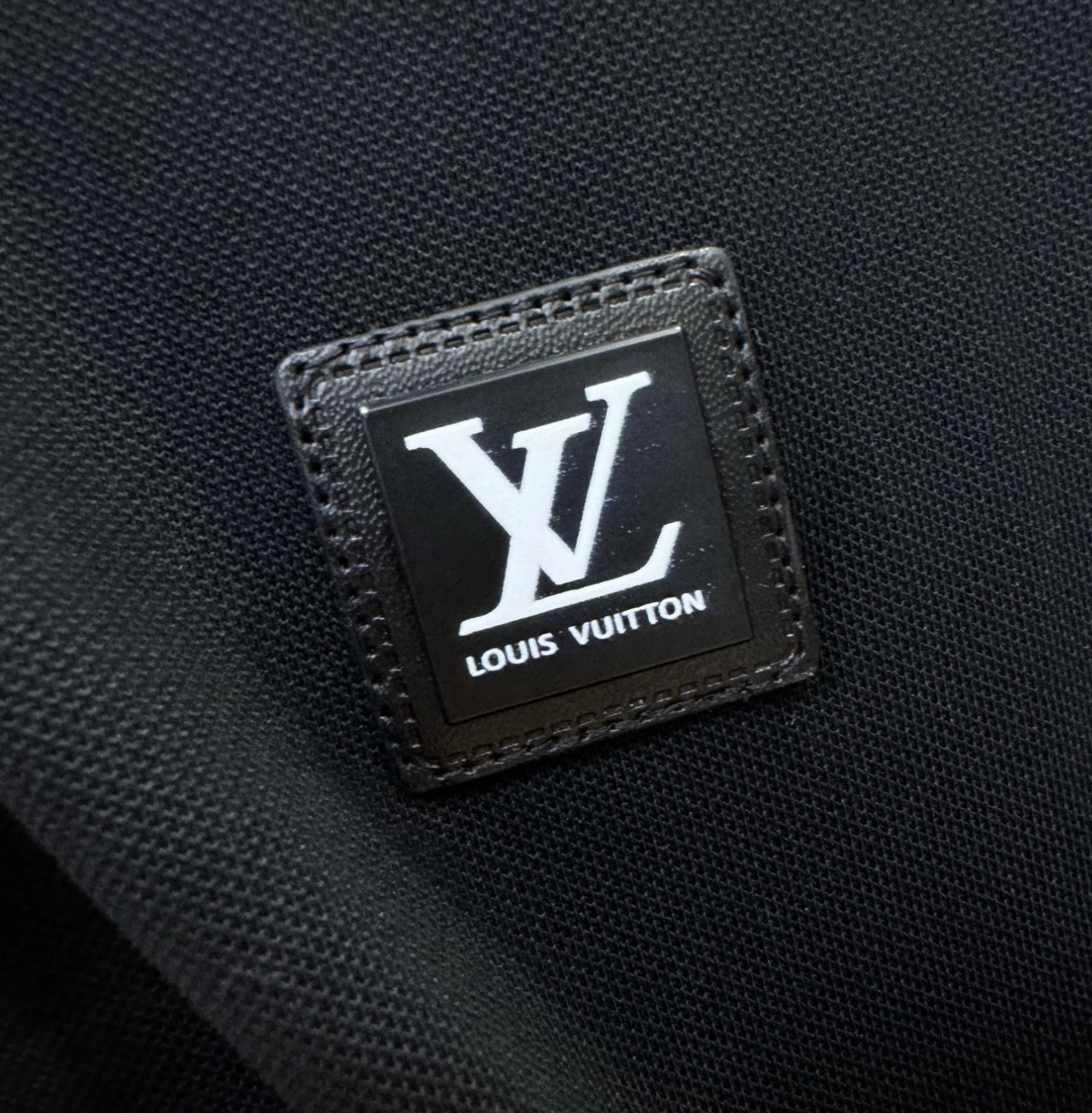  LV 2025官方春夏新款 专柜同步上市 男士翻领短袖POLO衫，高端主线系列，进口珠地丝光棉面料，质