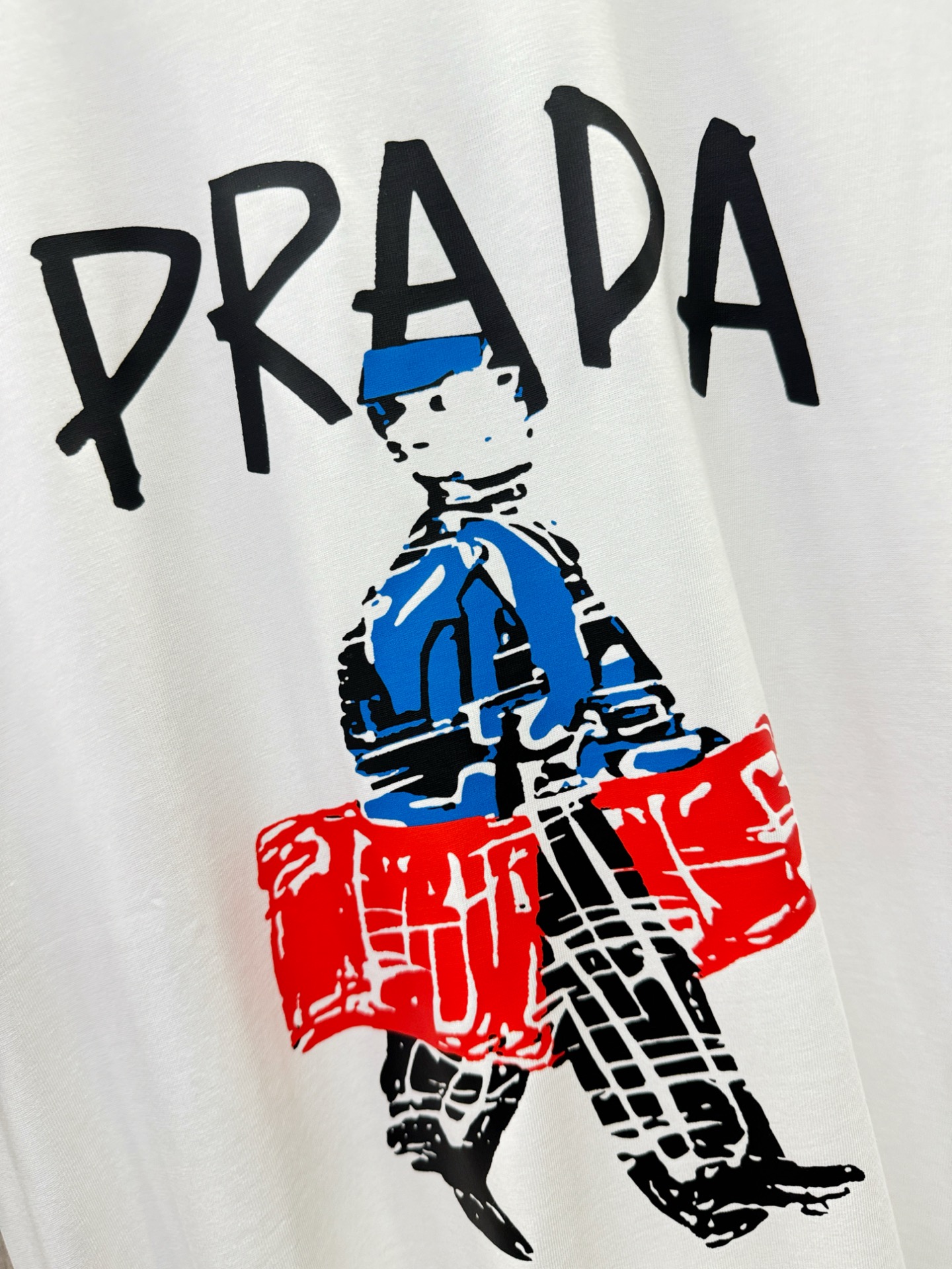  PRADA 普拉达 2025春夏新款短袖T恤！走秀图案时尚休闲短袖T恤衫！设计logo设计！棉+天丝面