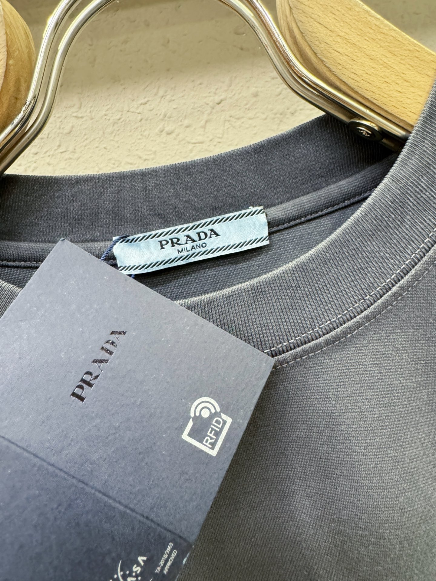  (最大可穿240斤) PRADA 普拉达 2025春夏新款短袖T恤！走秀图案时尚休闲短袖T恤衫！设计l