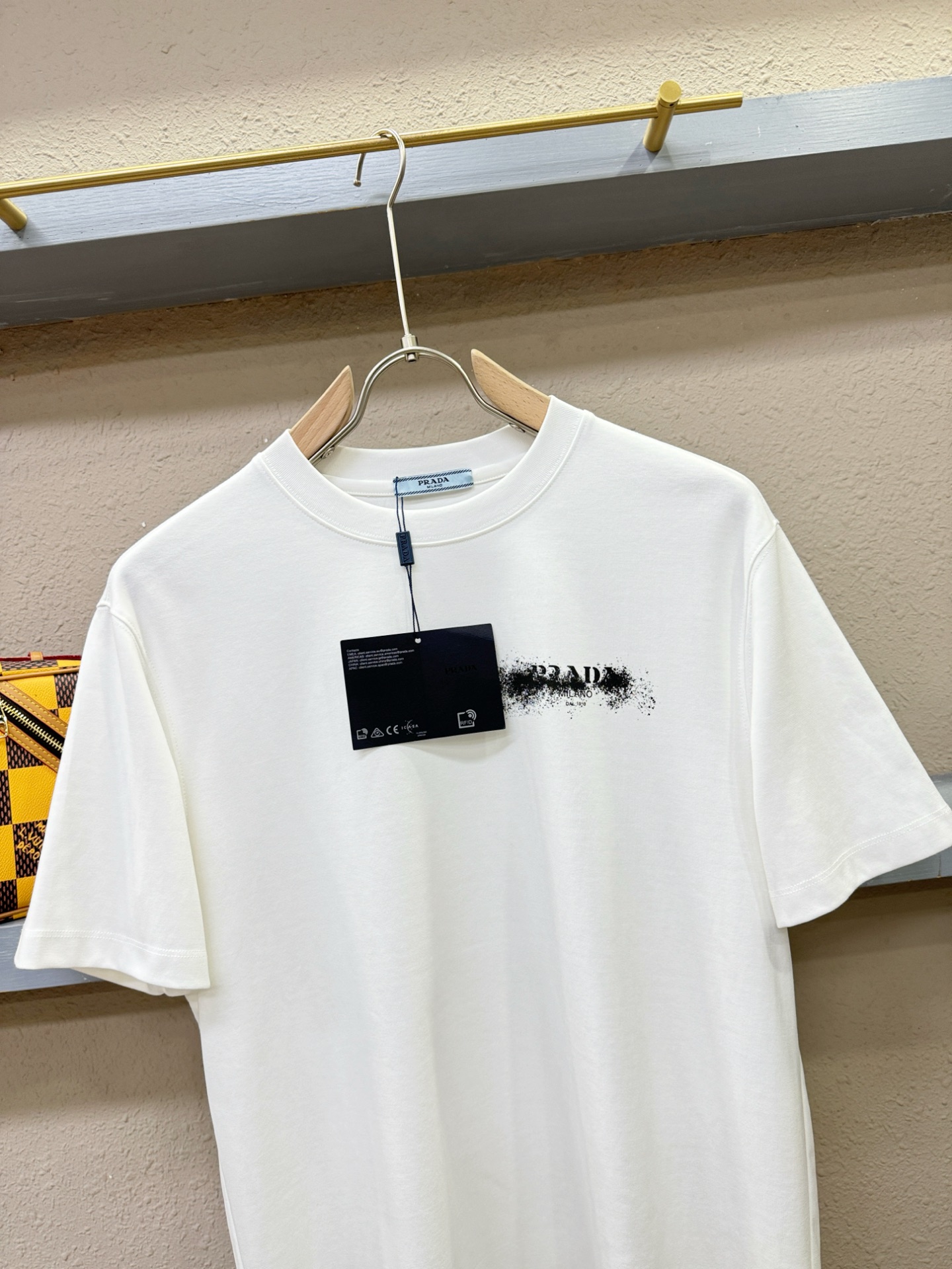  (最大可穿240斤) PRADA 普拉达 2025春夏新款短袖T恤！走秀图案时尚休闲短袖T恤衫！设计l