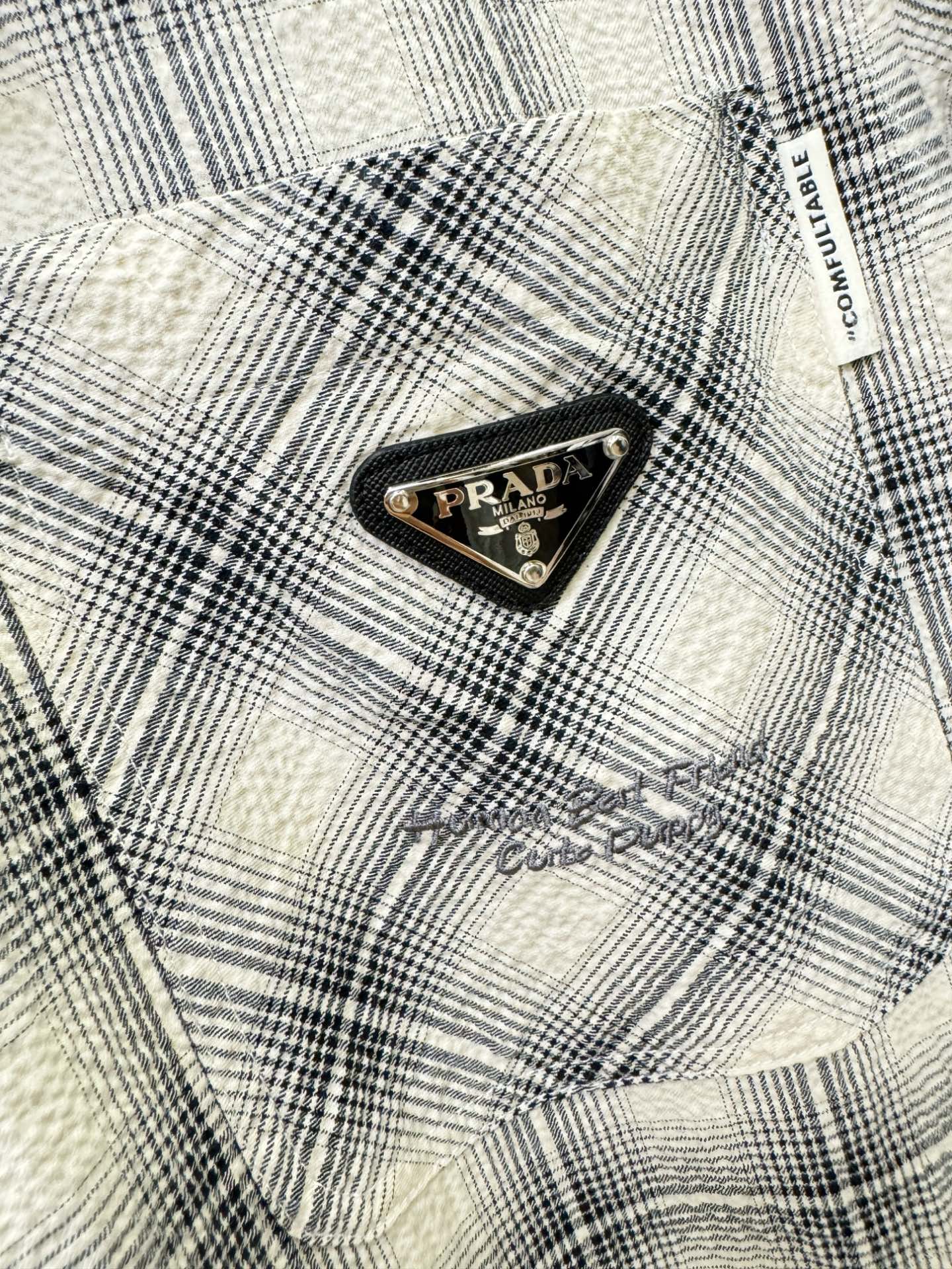  PRADA 普拉达 2025ss新款衬衣，贸易公司渠道稀出，领先官网发售！经典休闲衬衫搭配独特的设计，