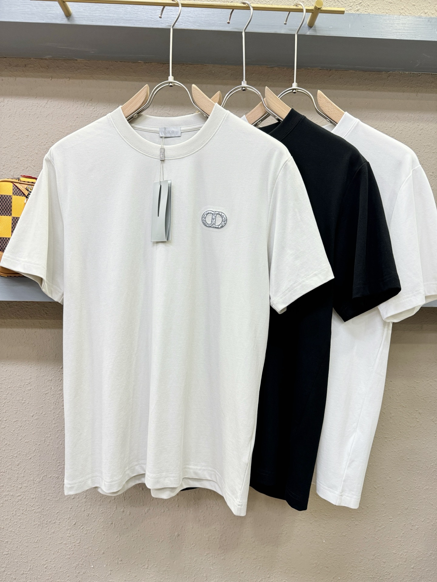  Dior迪奥 2025款新品短袖！原版定制面料，手感柔软。顶级进口私货，时尚设计潮流短袖，不失奢华 品