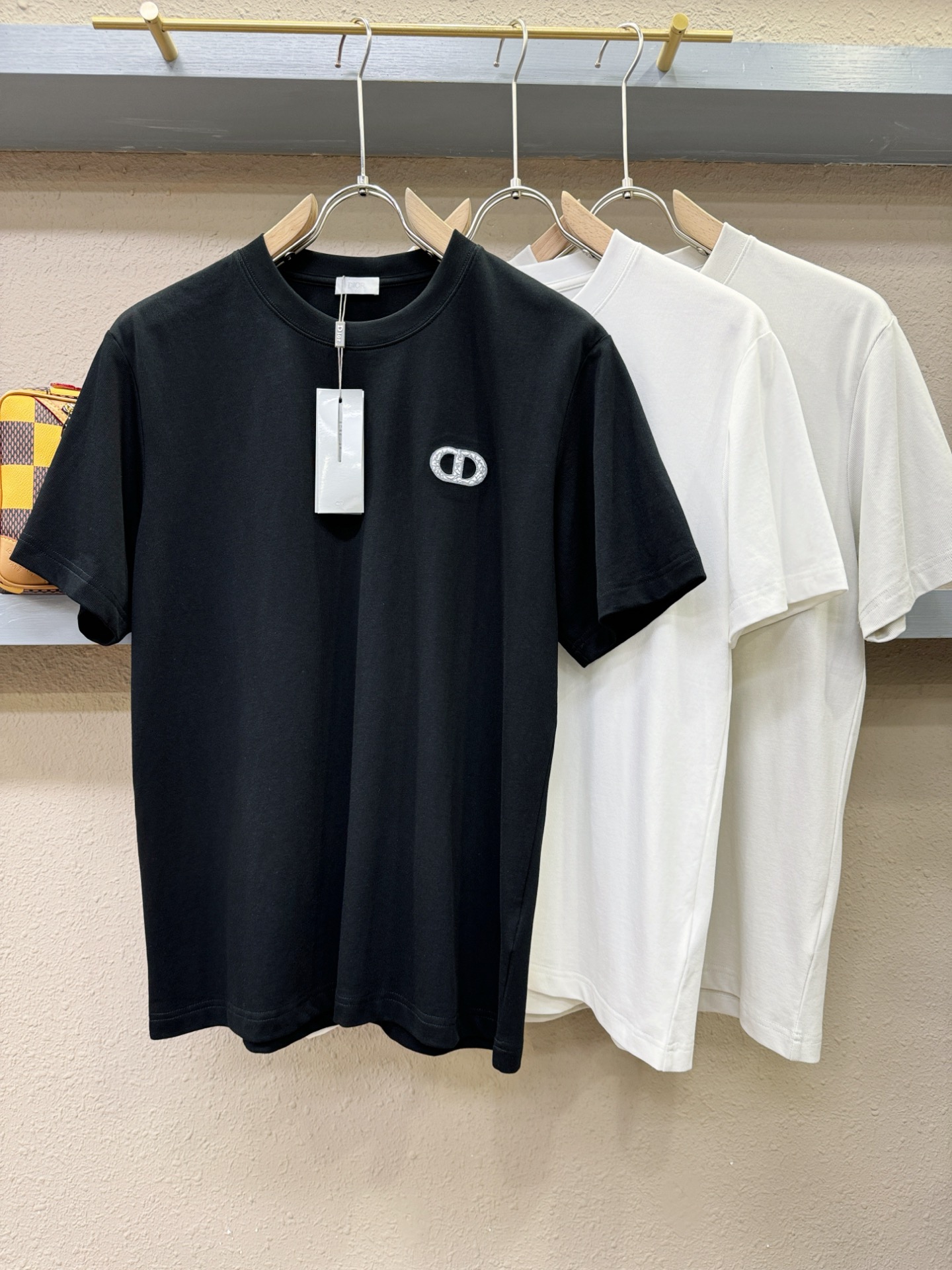  Dior迪奥 2025款新品短袖！原版定制面料，手感柔软。顶级进口私货，时尚设计潮流短袖，不失奢华 品