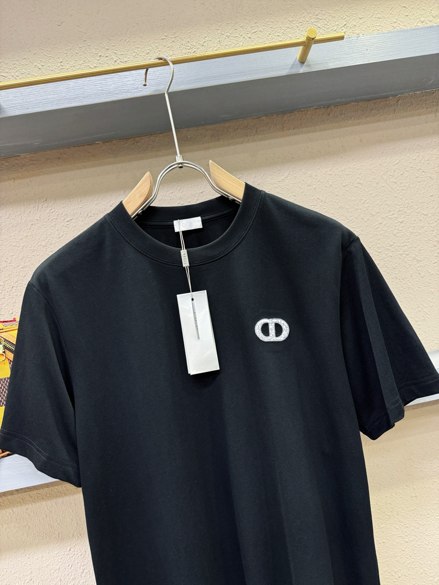  Dior迪奥 2025款新品短袖！原版定制面料，手感柔软。顶级进口私货，时尚设计潮流短袖，不失奢华 品