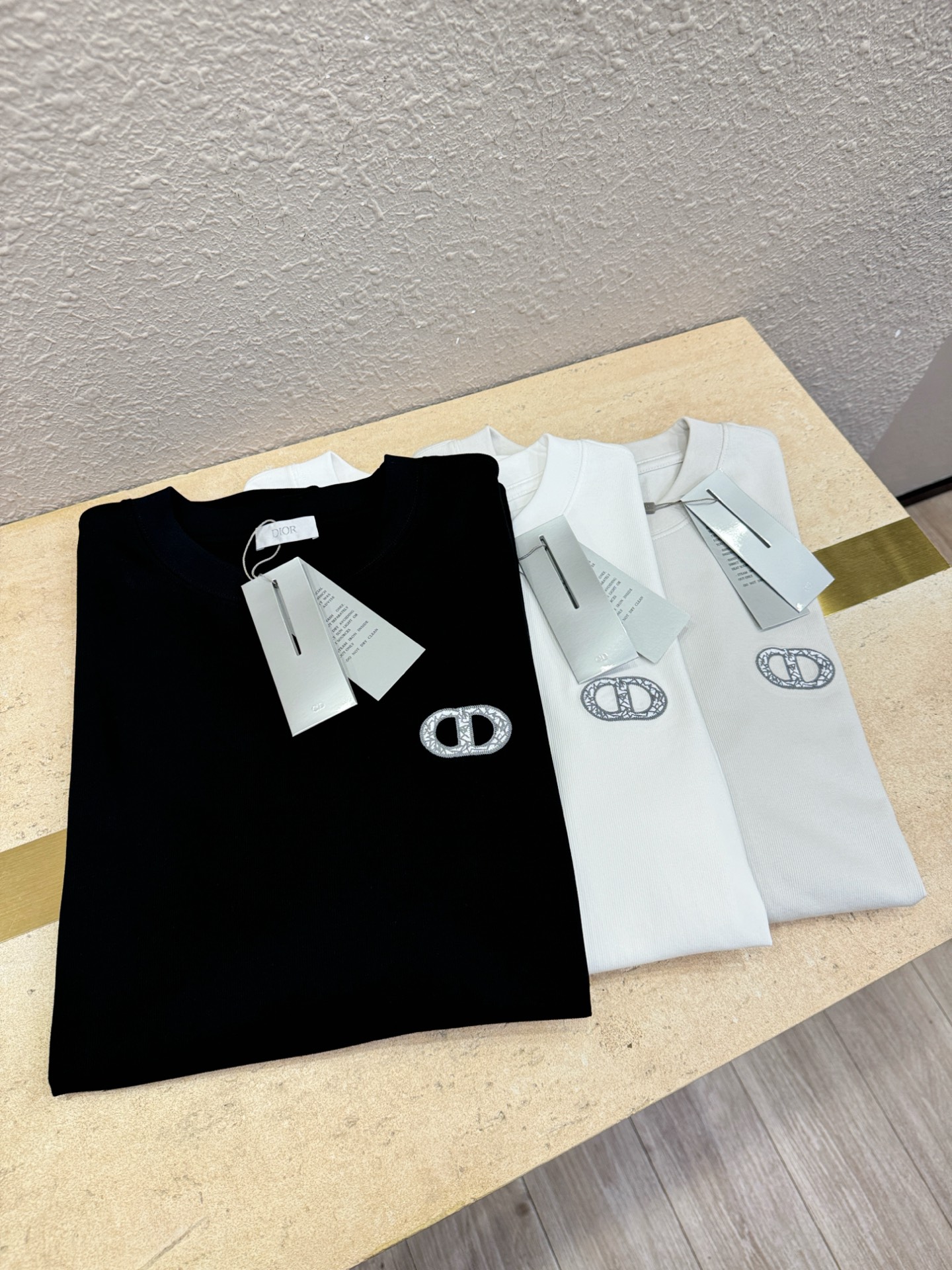  Dior迪奥 2025款新品短袖！原版定制面料，手感柔软。顶级进口私货，时尚设计潮流短袖，不失奢华 品