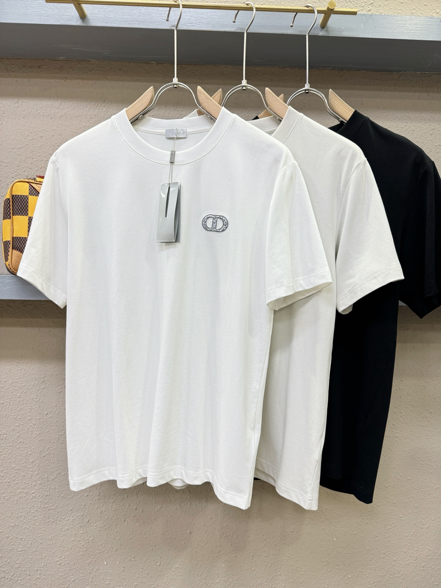  Dior迪奥 2025款新品短袖！原版定制面料，手感柔软。顶级进口私货，时尚设计潮流短袖，不失奢华 品