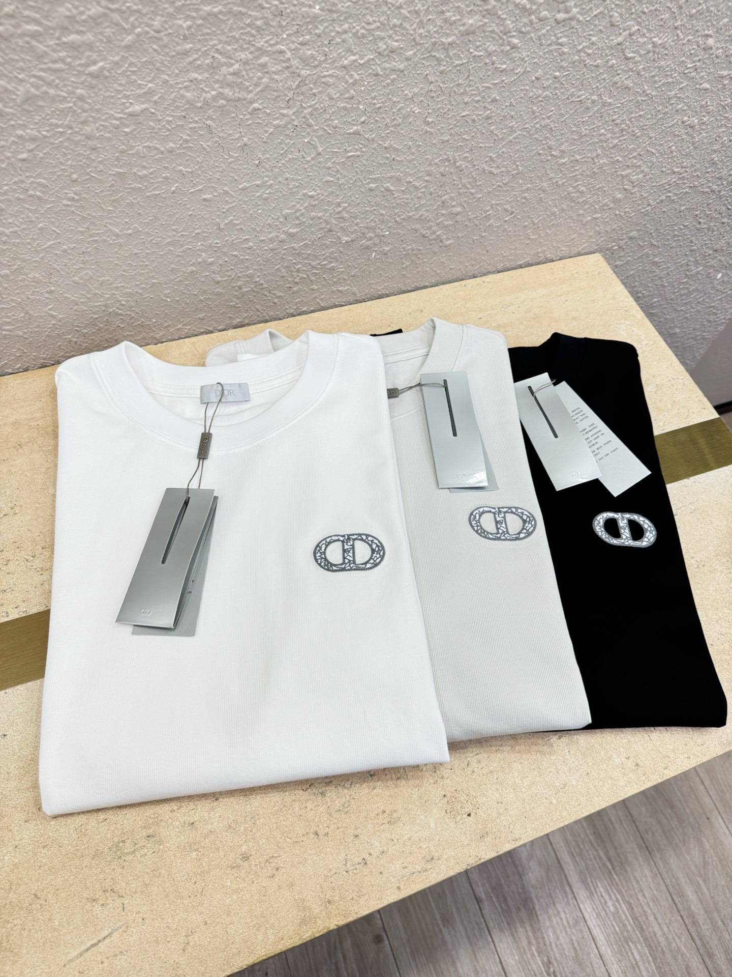  Dior迪奥 2025款新品短袖！原版定制面料，手感柔软。顶级进口私货，时尚设计潮流短袖，不失奢华 品