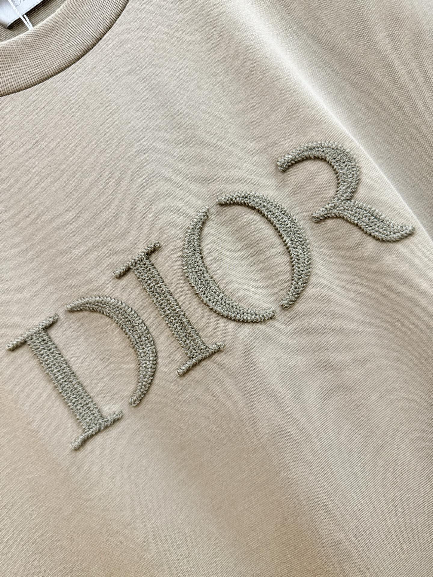  (最大可穿240斤) Dior迪奥 2025春夏新款短袖T恤！走秀图案时尚休闲短袖T恤衫！设计logo