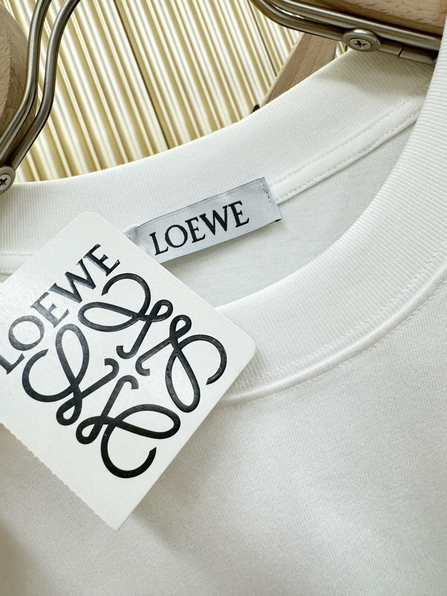  LOEWE罗意威 顶级品质 2025款新品短袖！精选顶级原版面料，手感柔软。顶级进口私货，时尚设计潮流