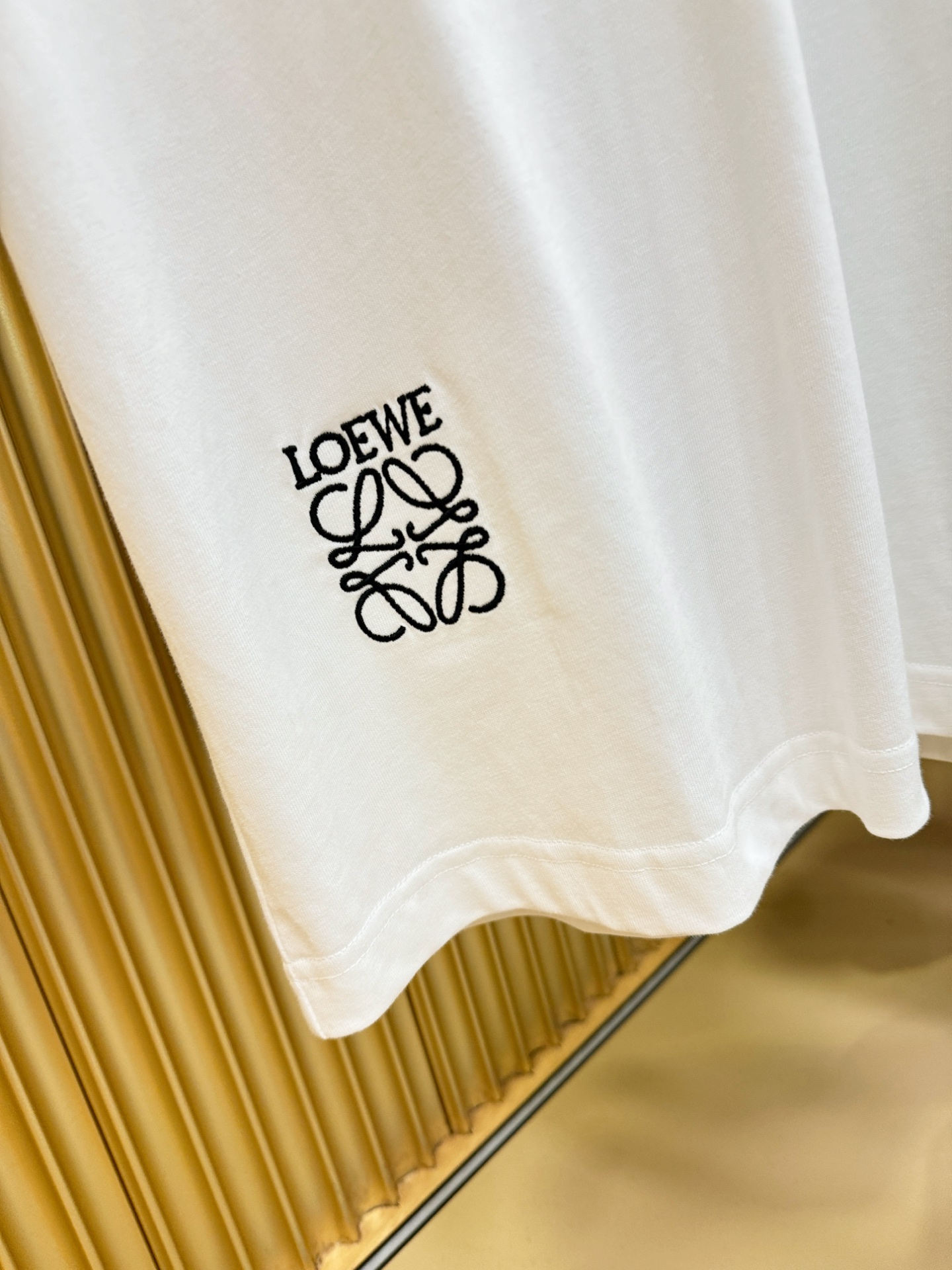  LOEWE罗意威 顶级品质 2025款新品短袖！精选顶级原版面料，手感柔软。顶级进口私货，时尚设计潮流