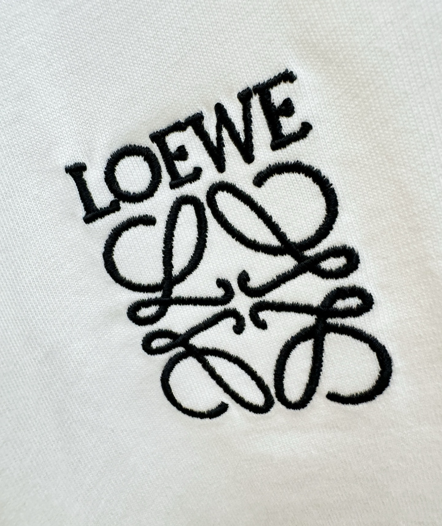  LOEWE罗意威 顶级品质 2025款新品短袖！精选顶级原版面料，手感柔软。顶级进口私货，时尚设计潮流