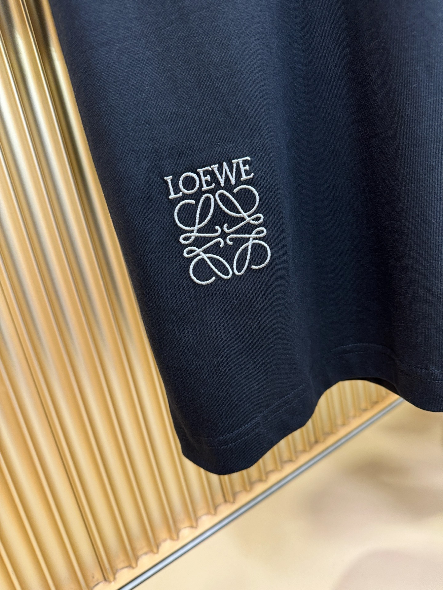  LOEWE罗意威 顶级品质 2025款新品短袖！精选顶级原版面料，手感柔软。顶级进口私货，时尚设计潮流