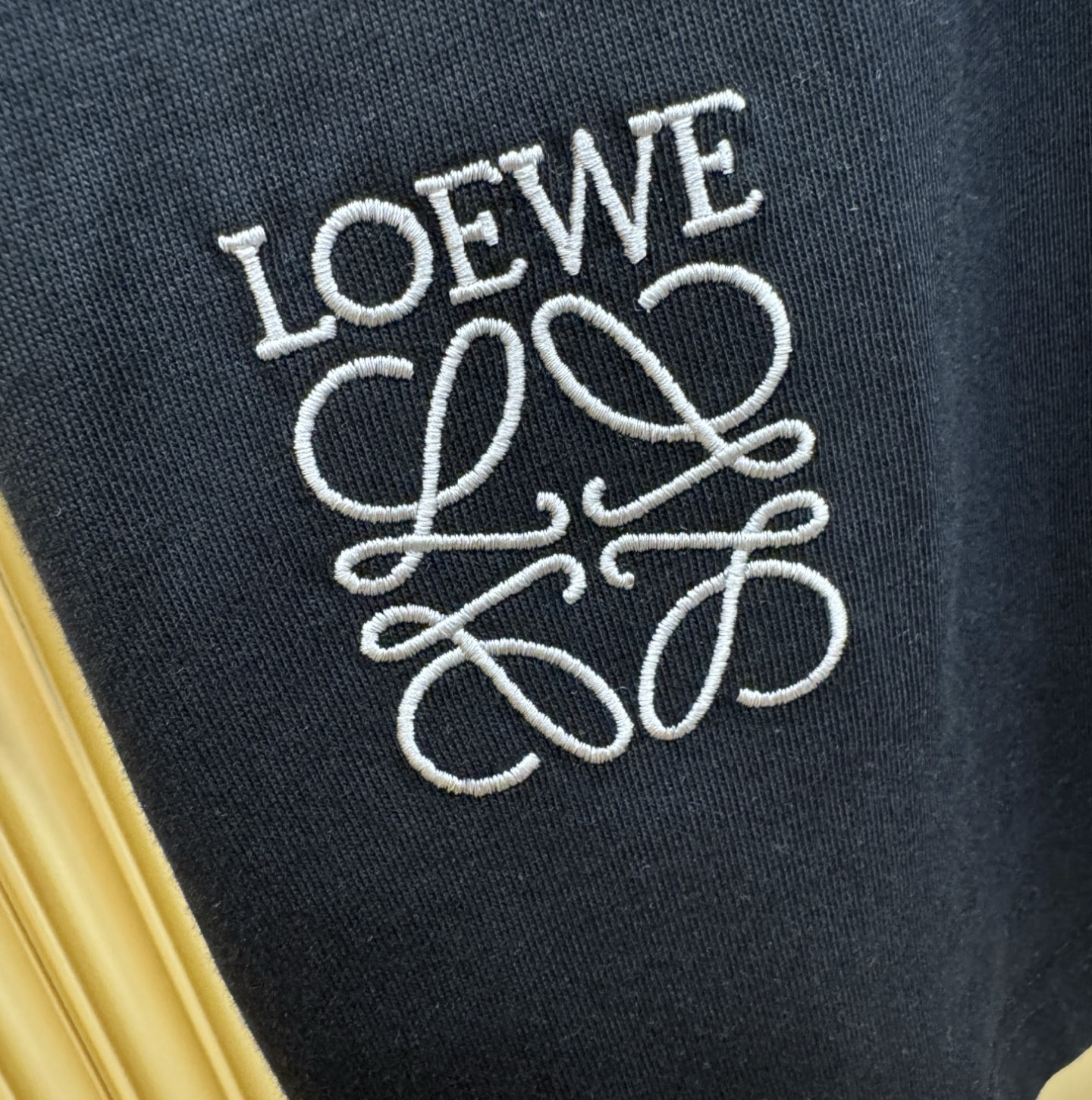  LOEWE罗意威 顶级品质 2025款新品短袖！精选顶级原版面料，手感柔软。顶级进口私货，时尚设计潮流